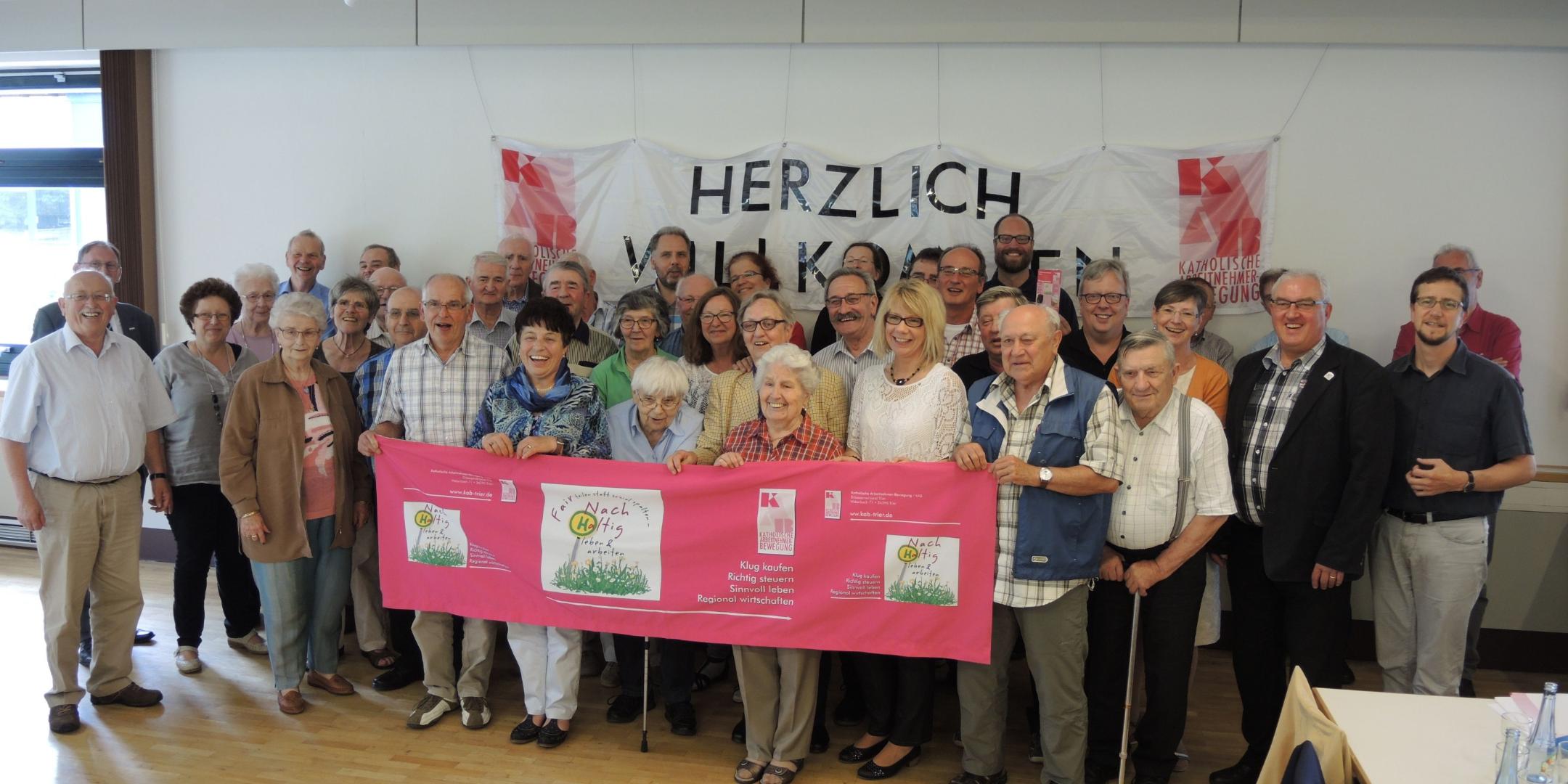 Delegierte beim gemeinsamen Bezirkstag in Neuwied.