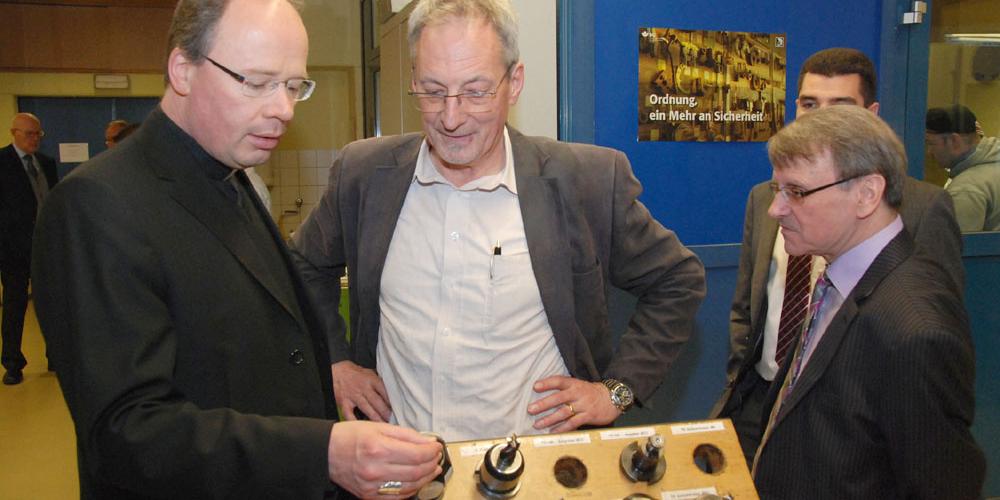 Bei der ESH unterwegs: vlnr.: Bischof Dr. Stephan Ackermann, Betriebsleiter Klaus Zimmermann und ESH-Vorsitzender Toni Job