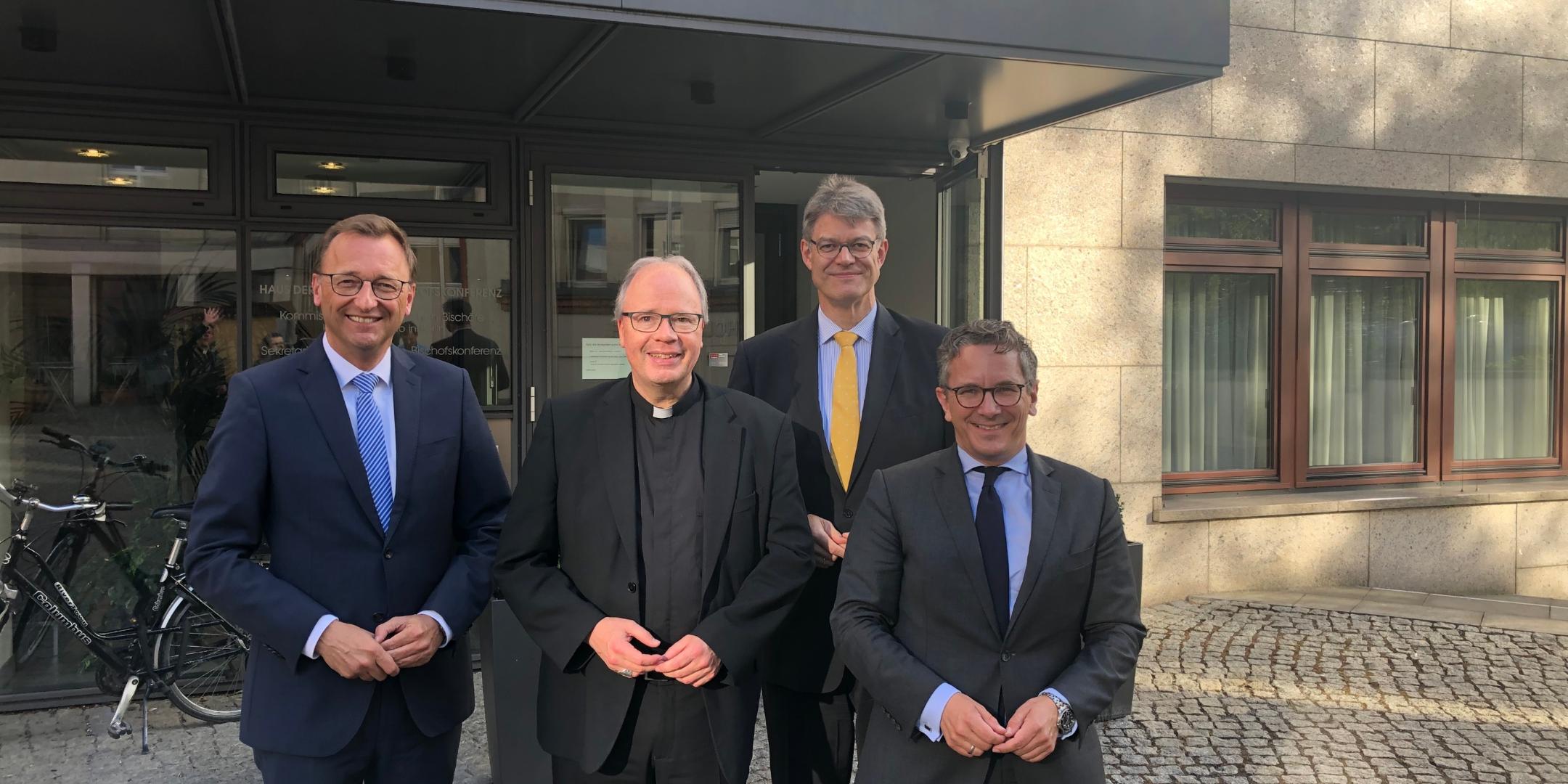 Ackermann mit Abgeordneten in Berlin