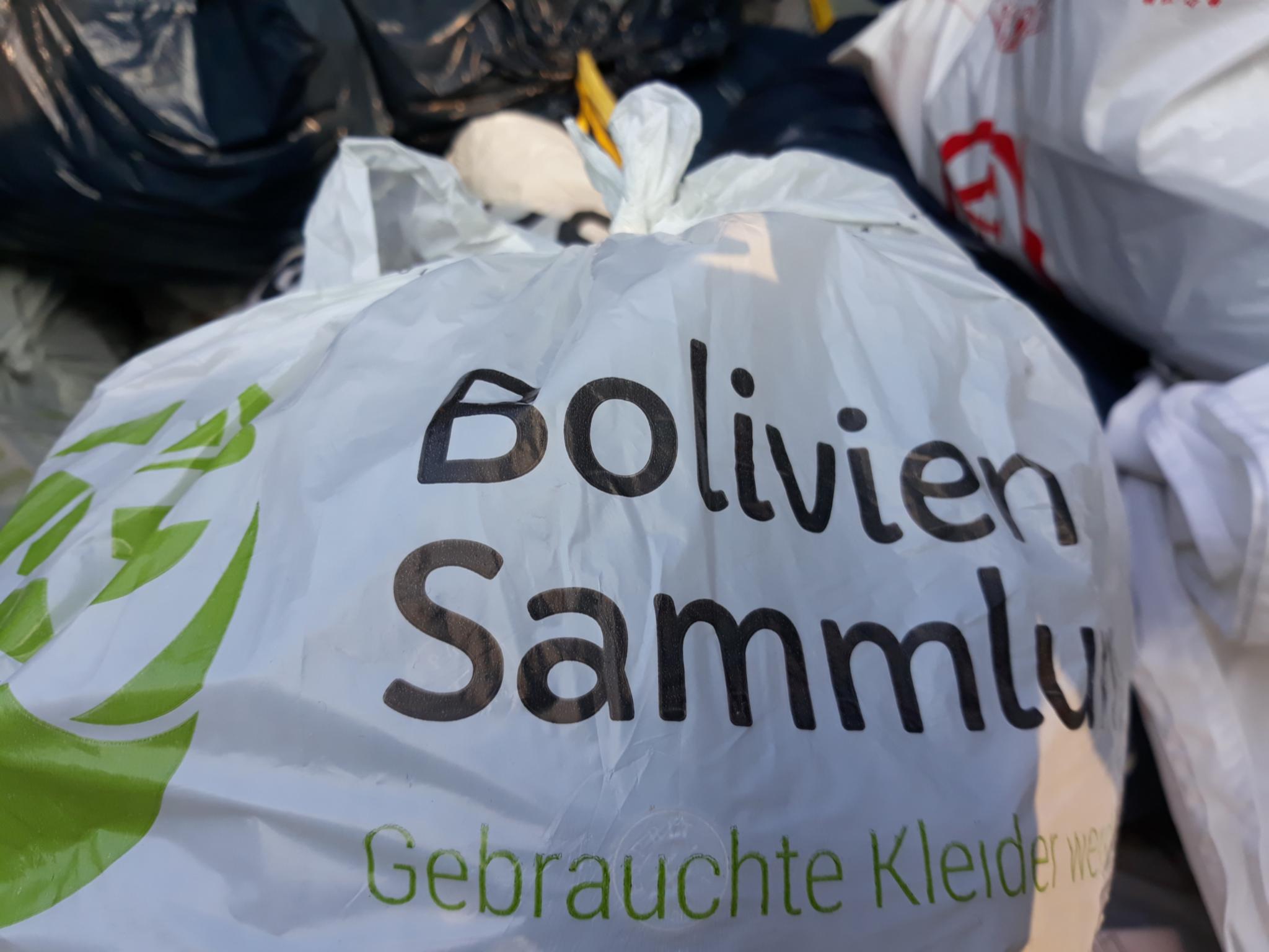 Die gut erhaltenen Kleider werden unter dem Label „Fair-Wertung“ verkauft, das die Einhaltung sozialer und ökologischer Standards garantiert.
