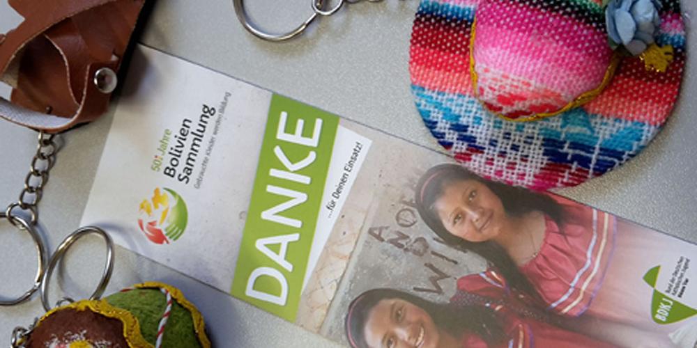 Selbstgebastelte Schlüsselanhänger als kleines Dankeschön aus Bolivien für die vielen ehrenamtlichen Helferinnen und Helfer der Boliviensammlung.