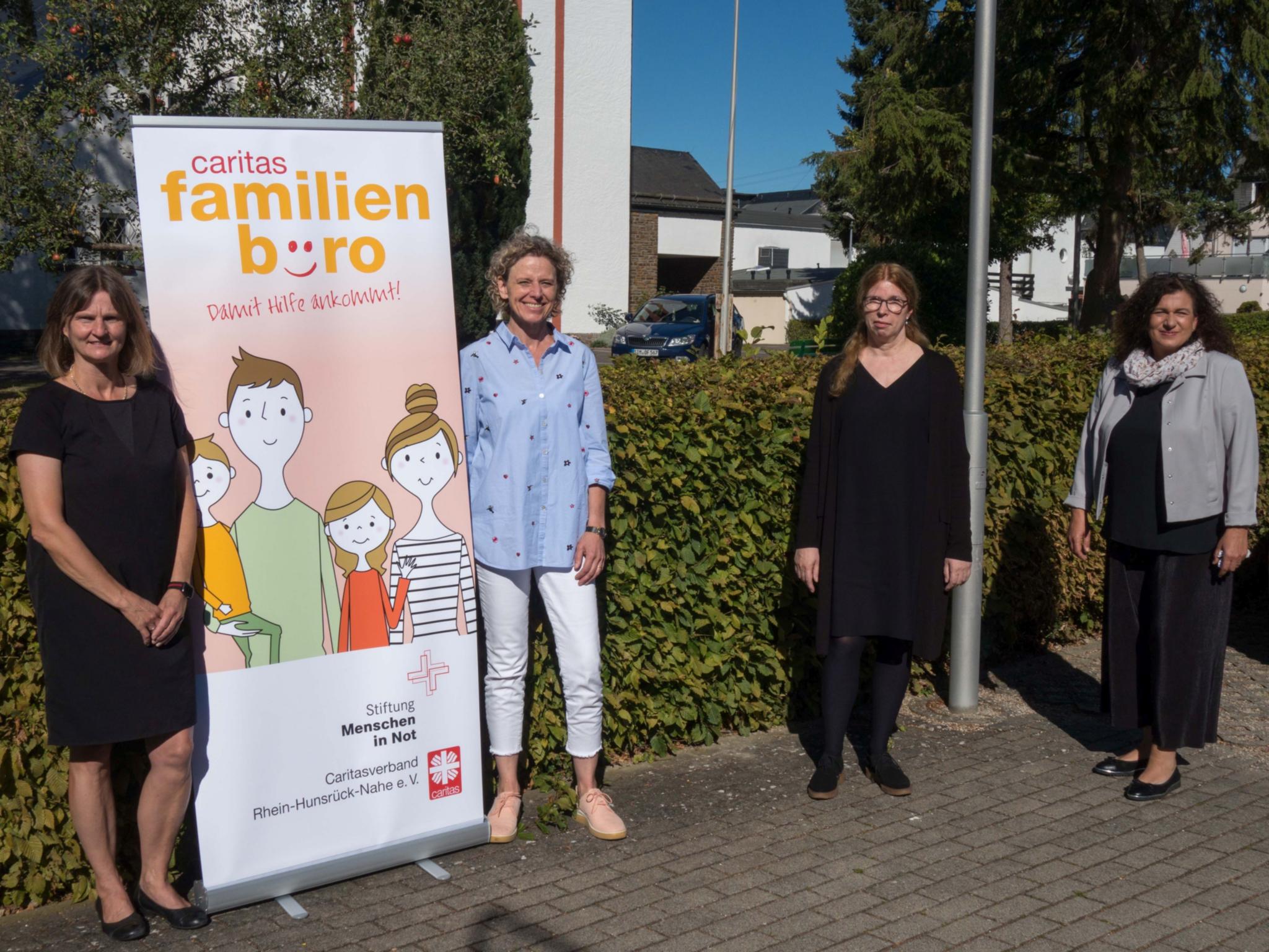 Caritasdirektorin Victoria Müller-Ensel, Familienbüro-Mitarbeiterin Lucia Stahl, Projektleiterin Dr. Martina Messan und Familienbüro-Mitarbeiterin Ilona Besha (v. links) Foto: Julia Fröder
