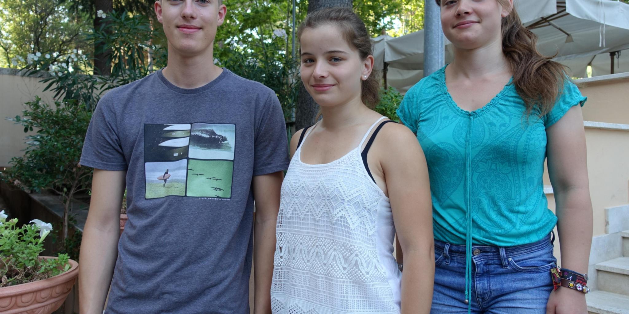 Benedikt Lea und Lucia aus Neuwied sind schon aufgeregt: Sie singen vor 60.000 Ministranten und dem Papst