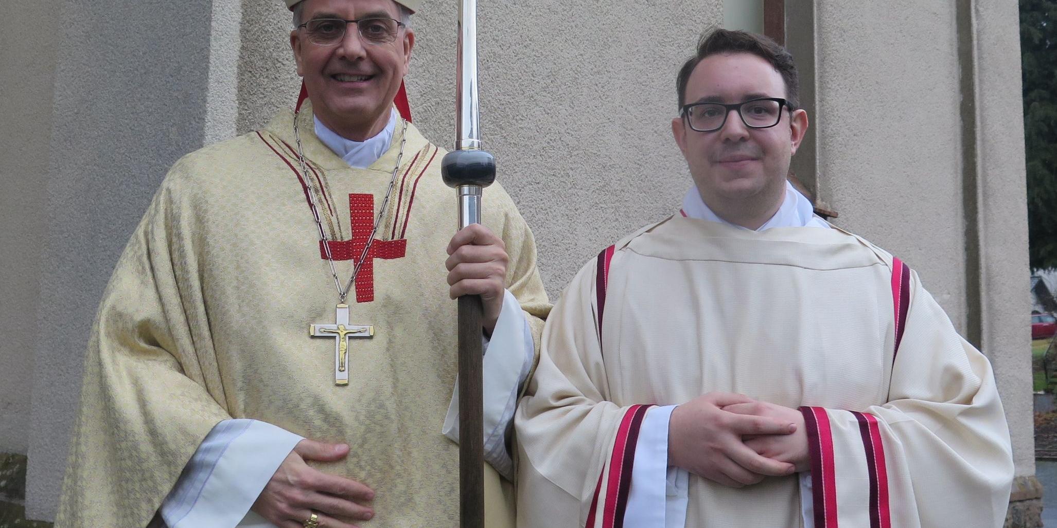 Weihbischof Peters und Sebastian Kühn
