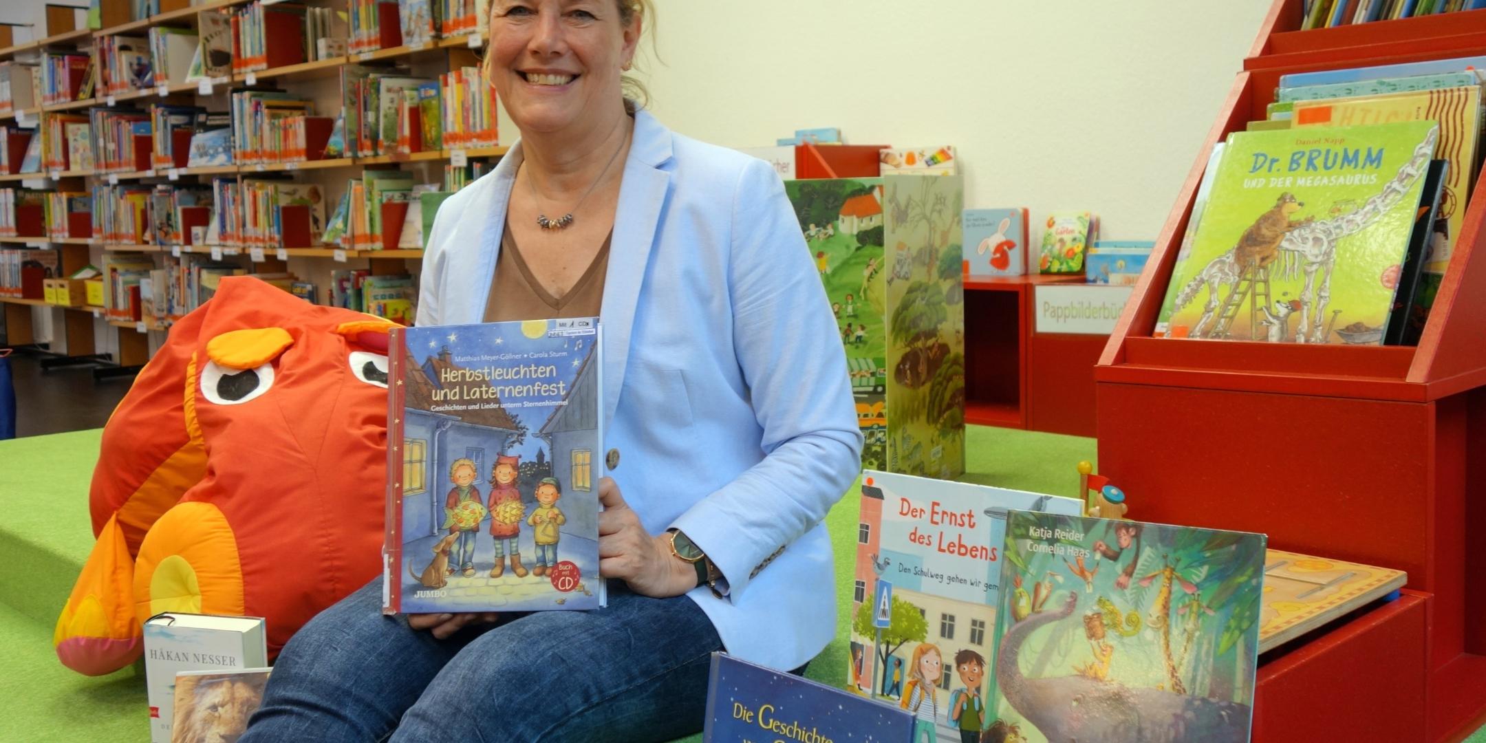 Die Leiterin der Ökumenischen Stadtbücherei Betzdorf, Dorothee Stocker-Michael. Fotos: Julia Fröder/Bistum Trier