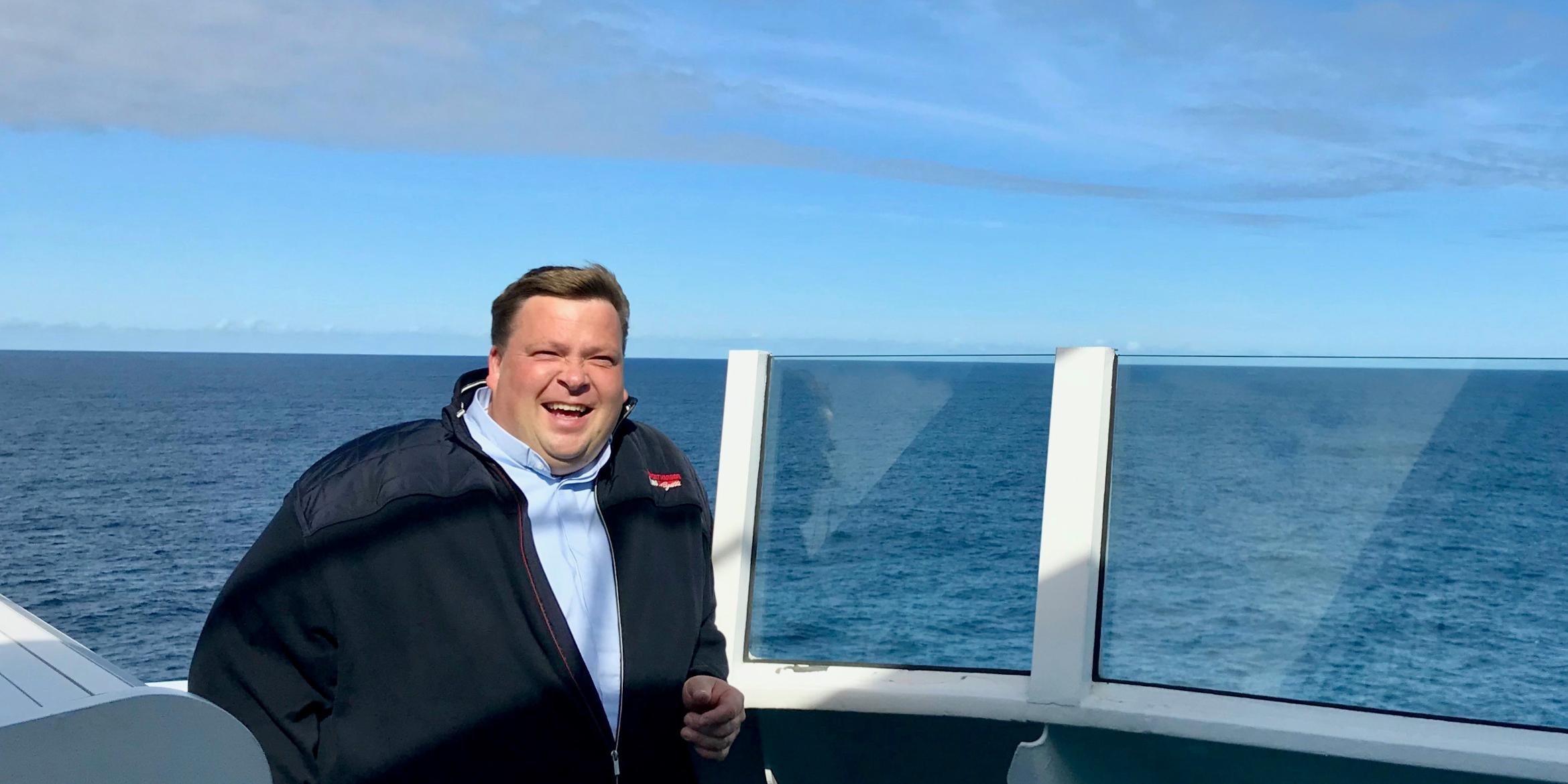 Pfarrer Dumont ist begeistert von der Möglichkeit, Seelsorge auf einem Kreuzfahrtschiff zu leisten