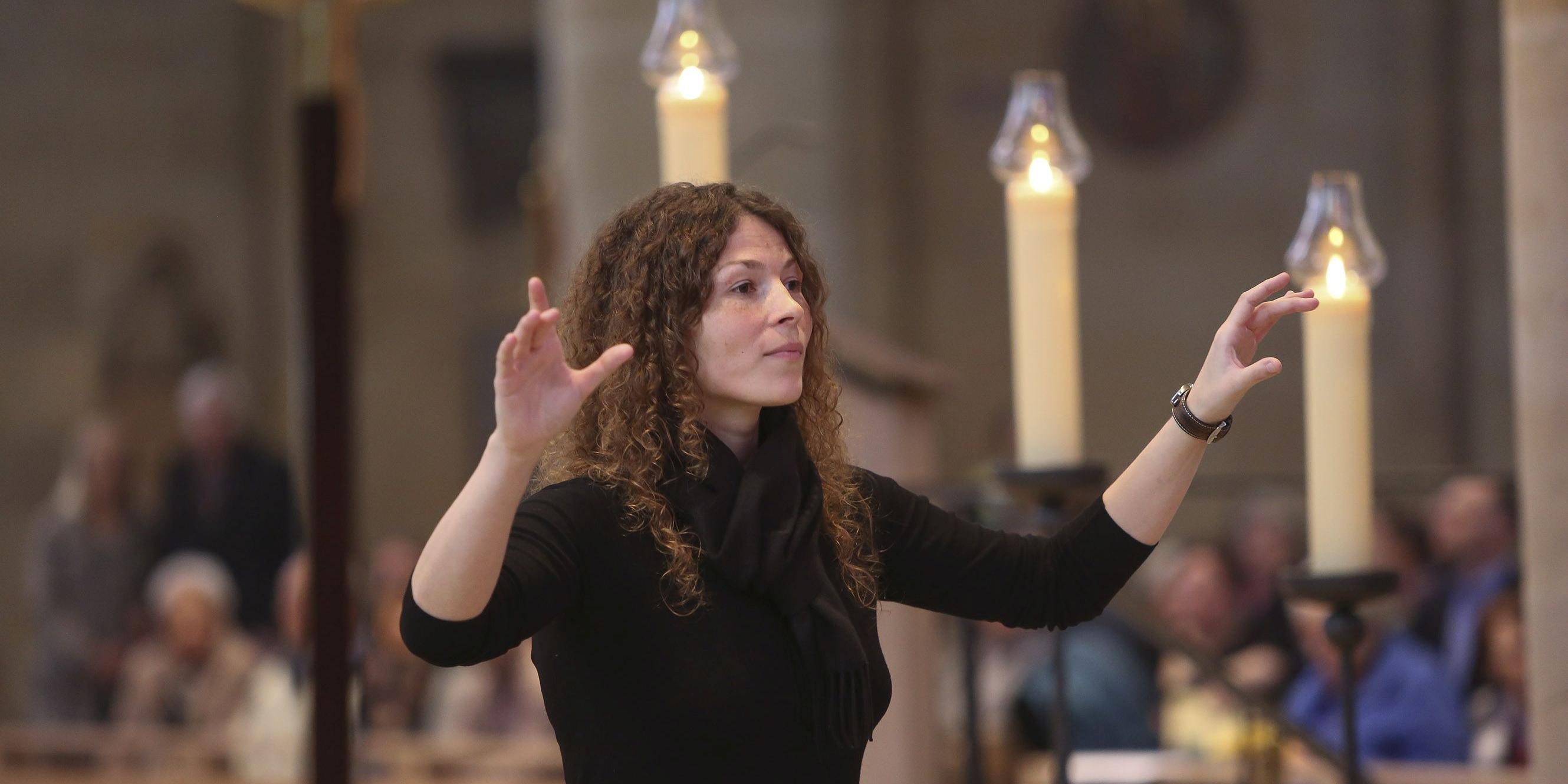 Vorsängerinnen und Vorsänger sowie Kantorinnen und Kantoren bereichern mit ihrem Gesang, Orgelspiel und ihrer Chorarbeit die Gottesdienste in den Gemeinden. Hier zu sehen: Kantorin Christina Elting (Foto: Helmut Thewalt)