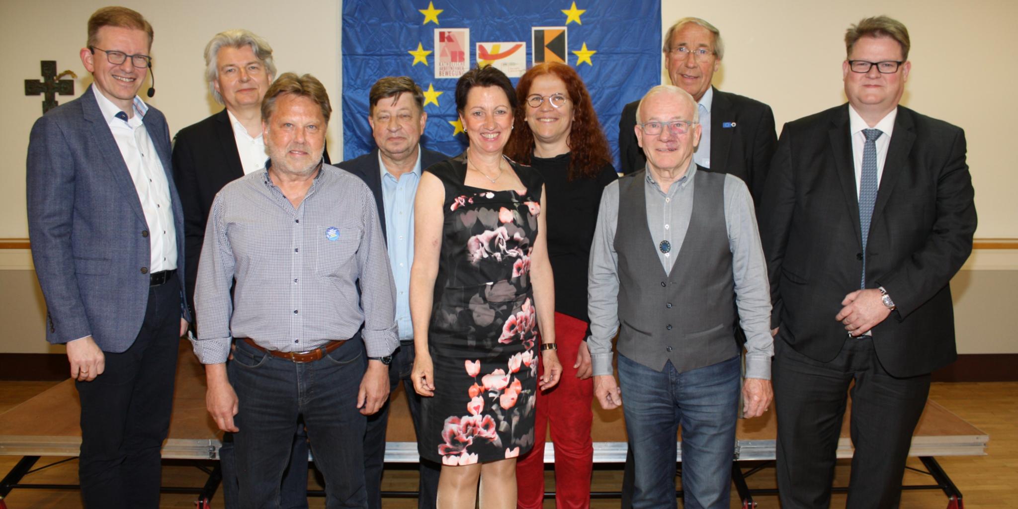 Gemeinsam werben Politiker und Vertreterinnen und Vertreter der katholischen Sozialverbände für die Europawahl am 26. Mai.