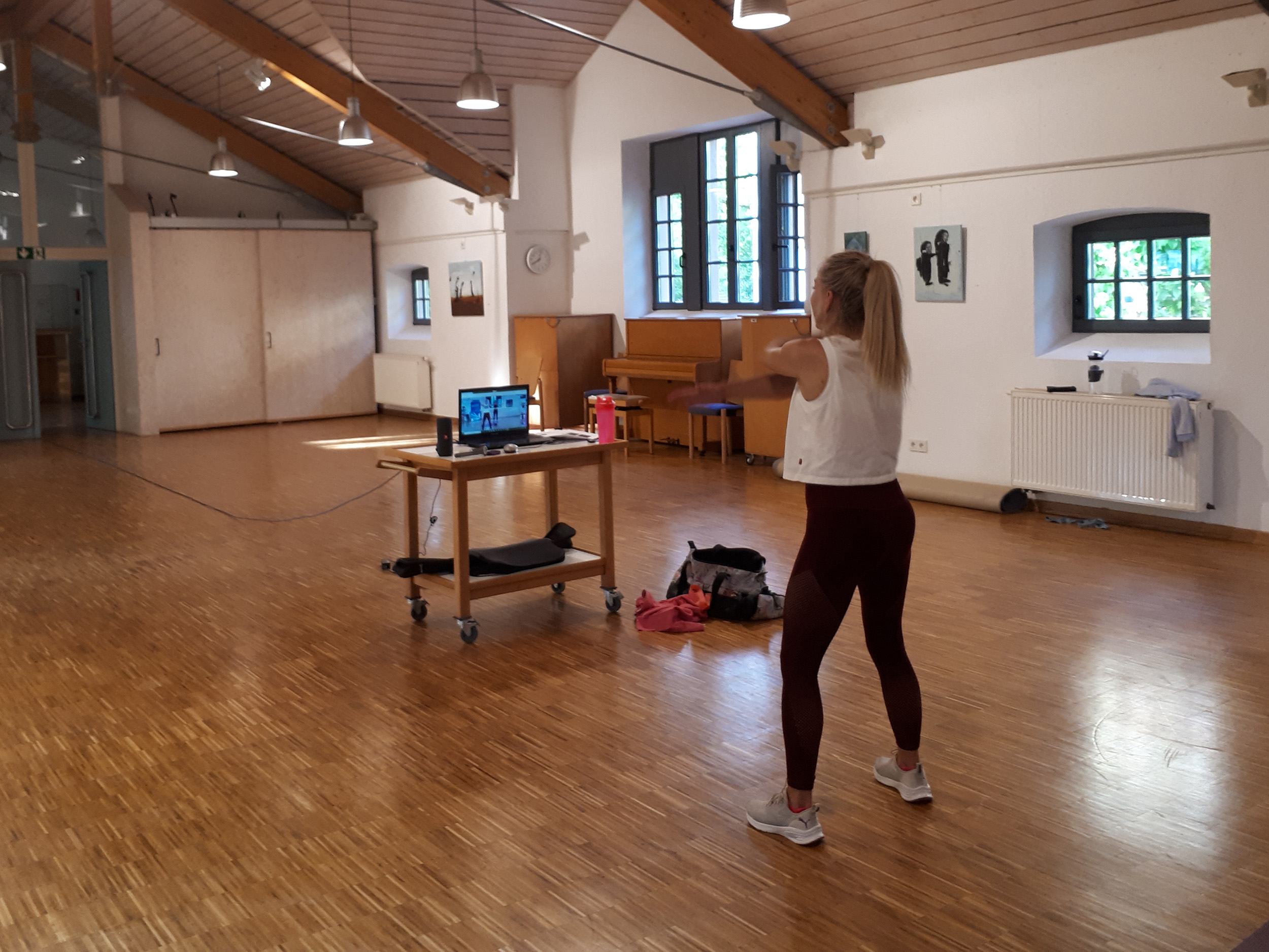 In der Remise wurde nach kreativen Lösungen gesucht und einige Angebote wurden digital umgestellt: So gibt es von montags bis donnerstags jeden Abend einen Online-Sportclip.