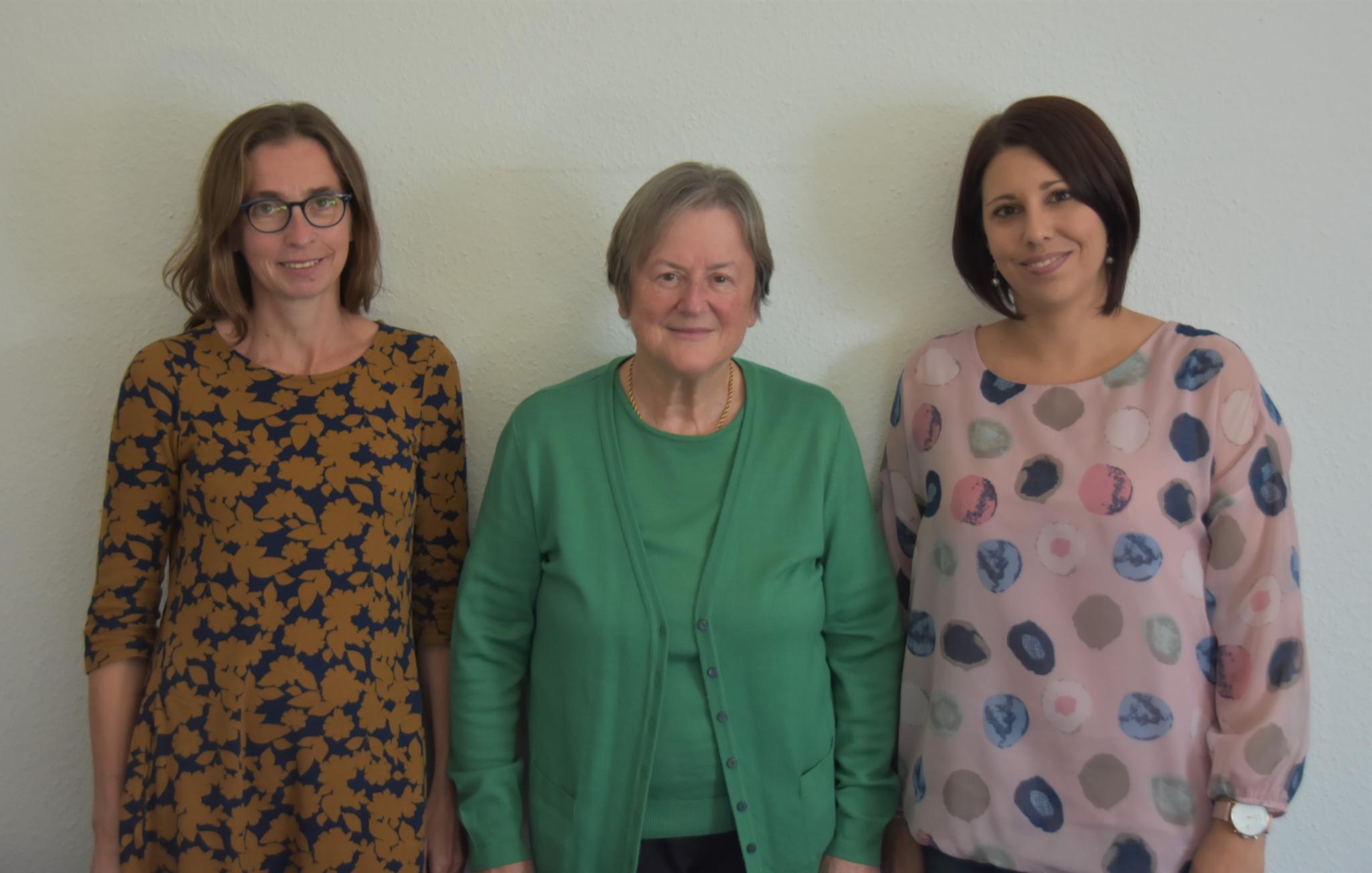 Kursleiterinnen Julia Afgan und Ida Purat mit FBS-Leiterin Nina Andres-Reindorf. Foto: Ute Kirch