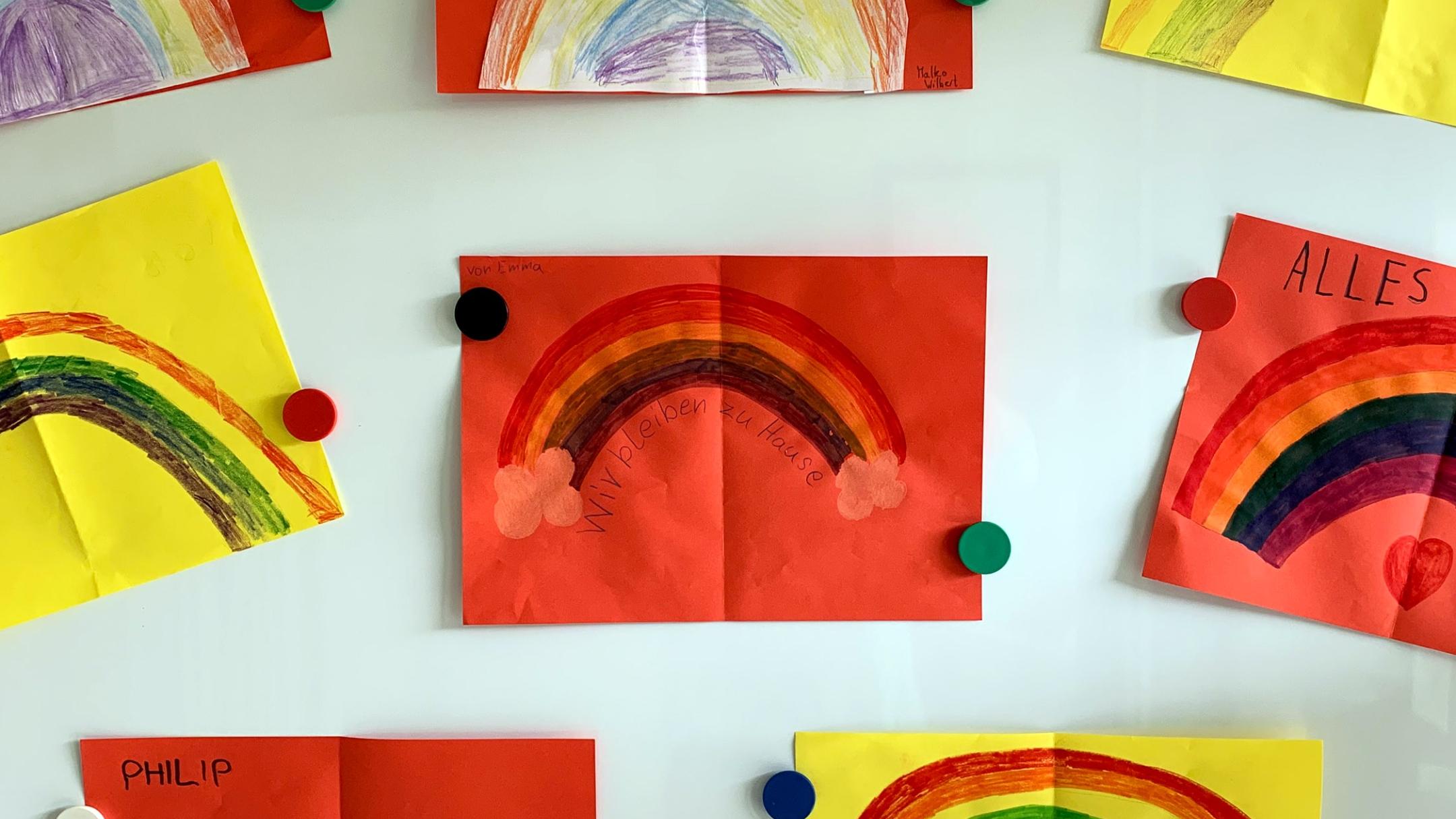 Die FBS Trier schickte eine Überraschungstüte an ihre kleinen „Kunden“: Die Kinder waren aufgerufen, die selbst gebastelten Regenbögen zurückzuschicken als Mut machendes Zeichen.