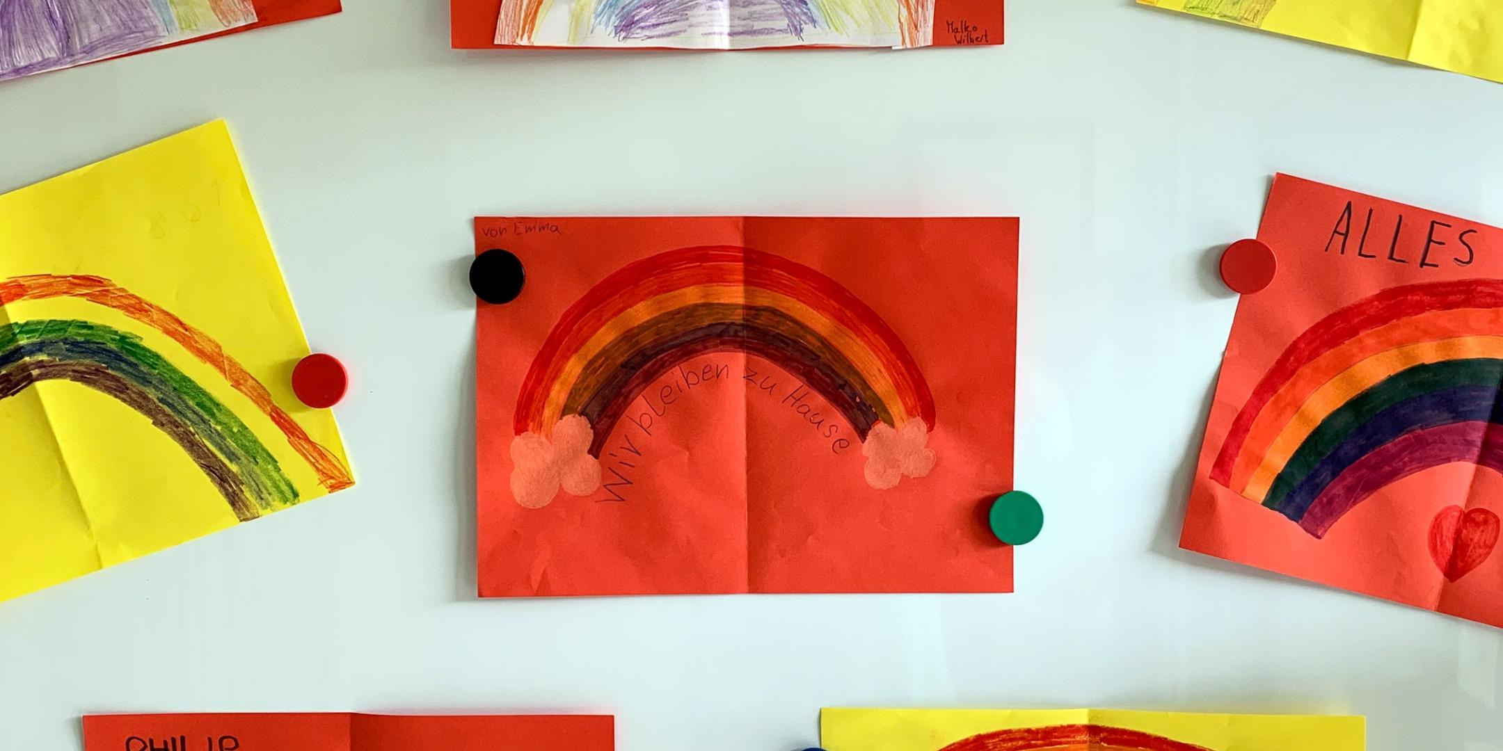 Die FBS Trier schickte eine Überraschungstüte an ihre kleinen „Kunden“: Die Kinder waren aufgerufen, die selbst gebastelten Regenbögen zurückzuschicken als Mut machendes Zeichen.