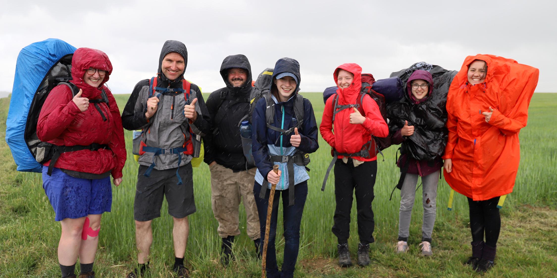 Bei Wind und Wetter unterwegs: Lisa Alm, Peter Zillgen, Niklas Hirtz, Svenja Bauer, Marlene Neef, Lena Collet, Miriam Christ.