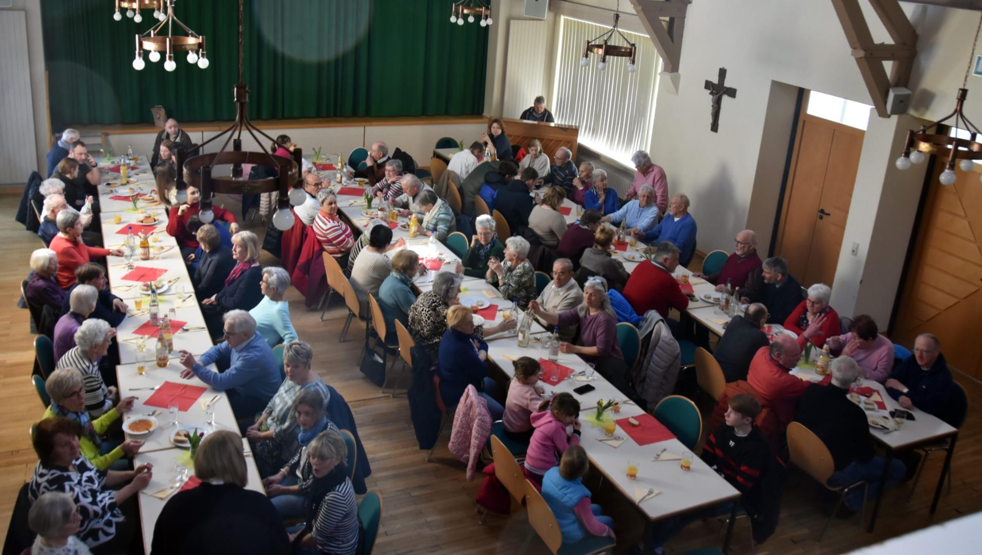 Blick in den Gastraum der 'Waderner Freitagsküche' Foto: Ute Kirch