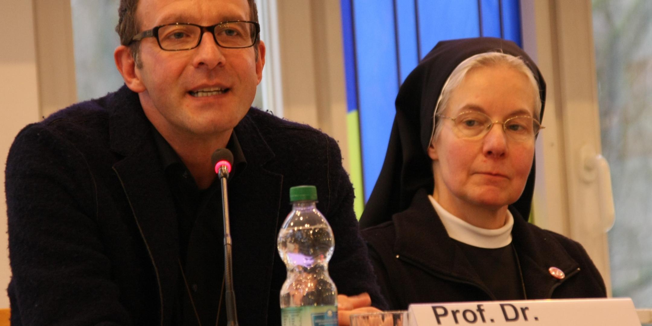 Prof. Dr. Edward Fröhling und Provinzoberin Theresia Winkelhöfer