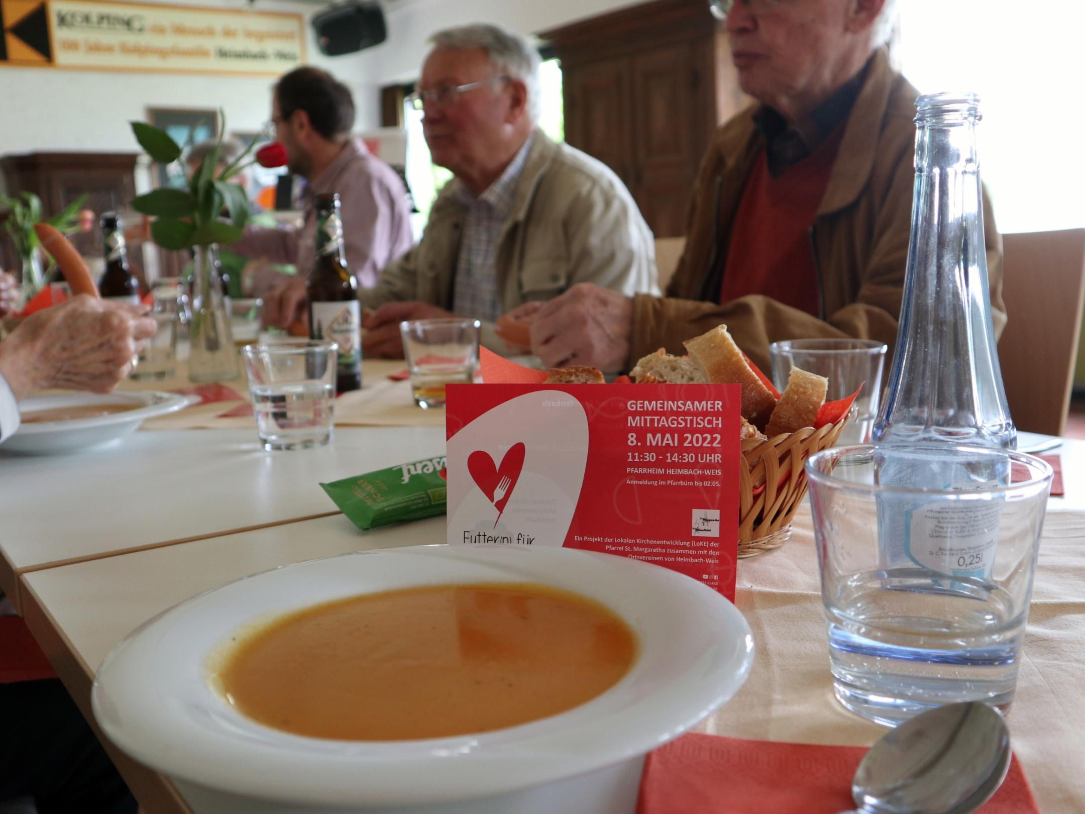 Menschen (beim Essen) näherbringen, das will 'Futter(n) für die Seele'. Foto: Julia Fröder