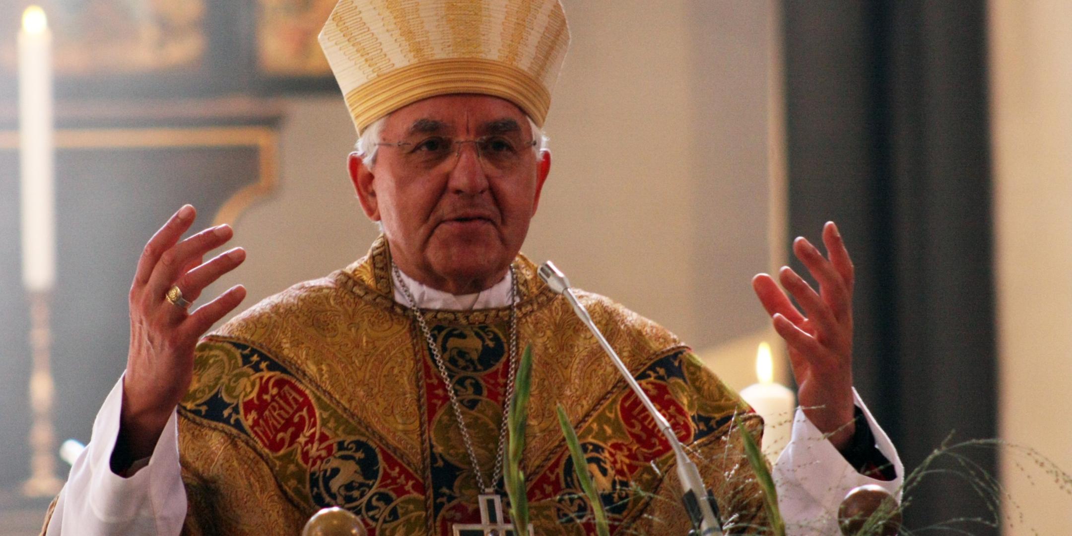 Weihbischof Gebert bei seiner Predigt in Münstermaifeld. Fotos: Julia Fröder/Bistum Trier