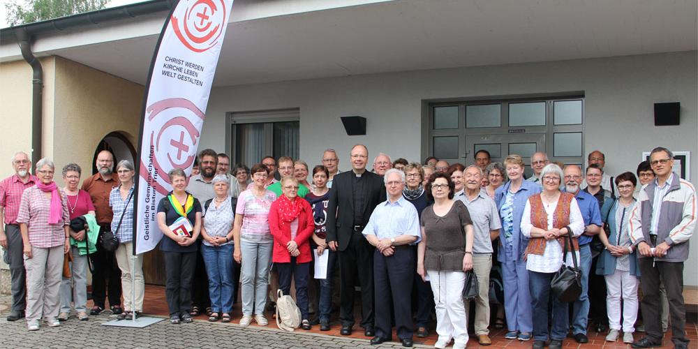 Rund 50 Vertreterinnen und Verteter aus den Geistlichen Gemeinschaften trafen sich mit Bischof Dr. Stephan Ackermann