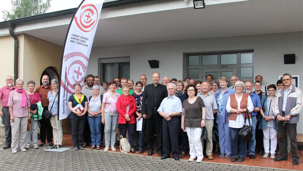 Rund 50 Vertreterinnen und Verteter aus den Geistlichen Gemeinschaften trafen sich mit Bischof Dr. Stephan Ackermann