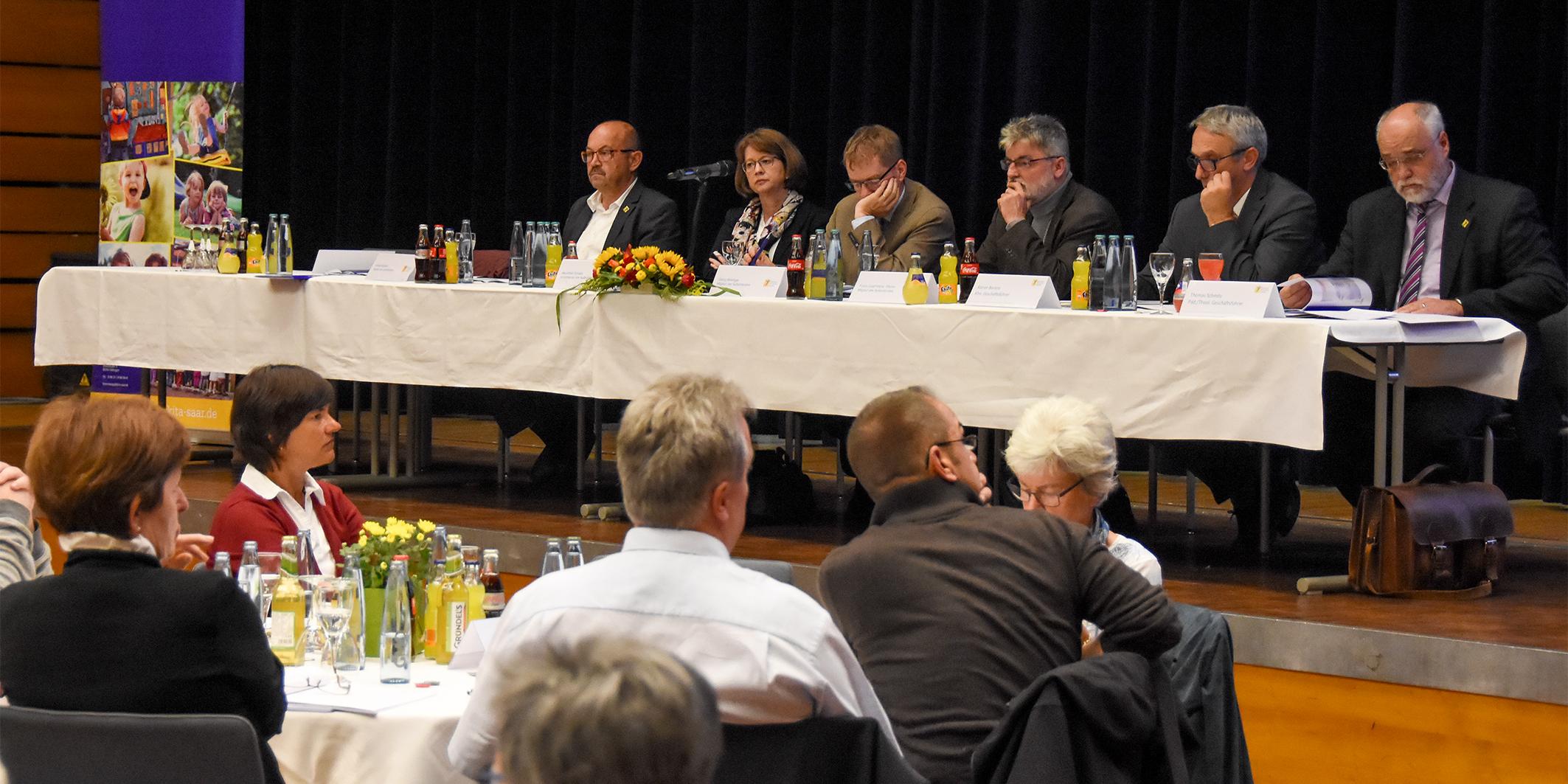 Aufsichtsrat und Geschäftsführung der Kita gGmbH standen den Gesellschaftern Rede und Antwort.