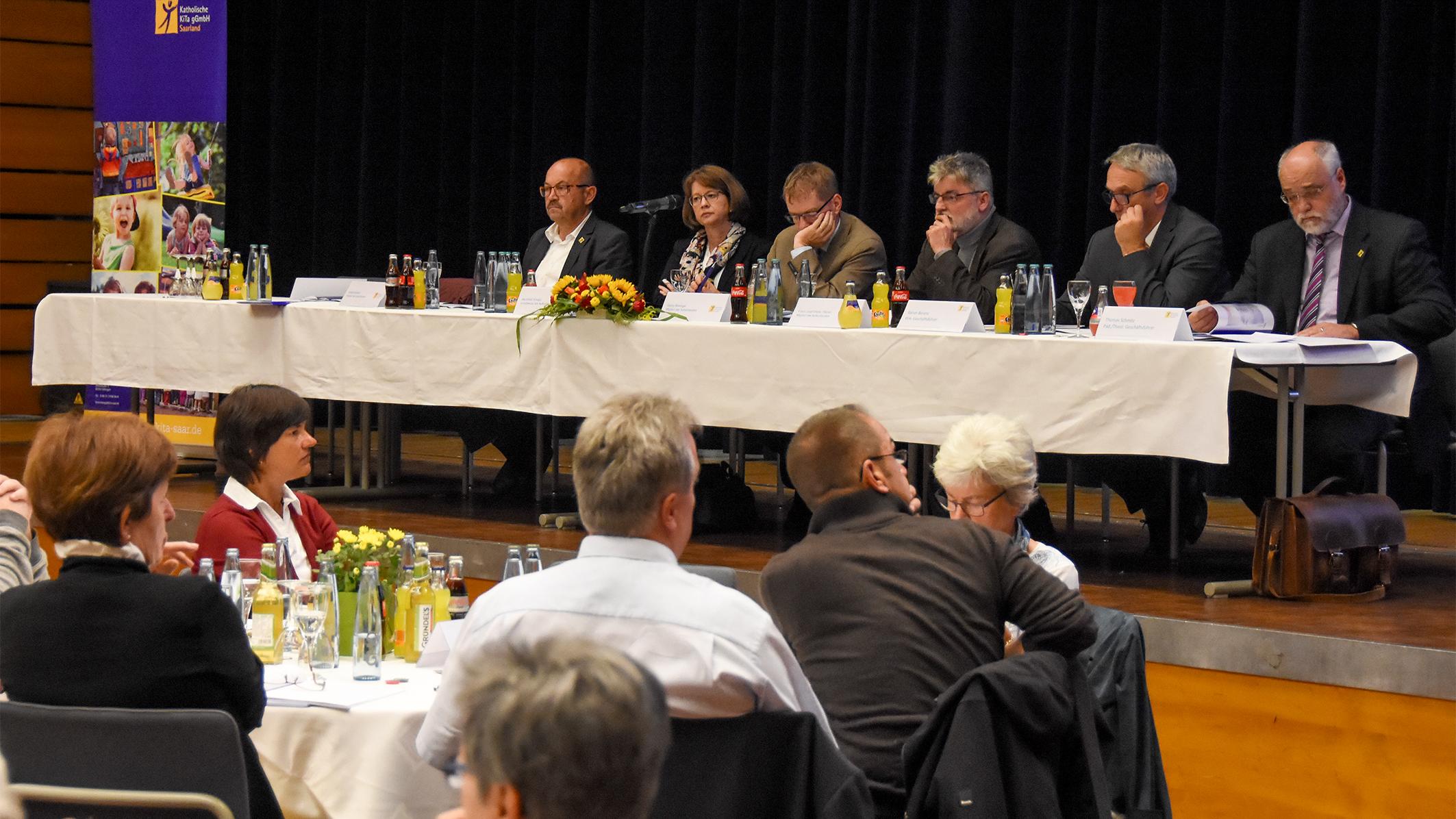 Aufsichtsrat und Geschäftsführung der Kita gGmbH standen den Gesellschaftern Rede und Antwort.