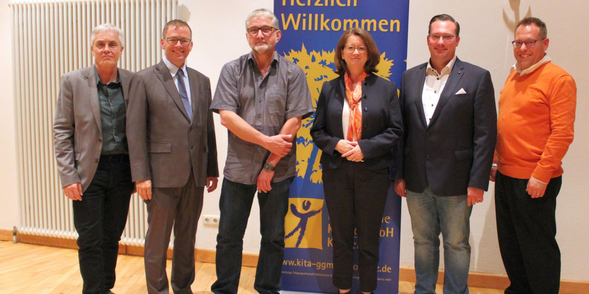 Von links: Willi Kaspari (Geschäftsführer Katholische KiTa gGmbH Koblenz), Georg Binninger (Leiter Büro zur Steuerung katholischer Kindertageseinrichtungen), Alfred Mader, (Mitglied Aufsichtsrat), Mechthild Schabo (Aufsichtsratsvorsitzende), Gino Gilles und Boris Adams (Mitglieder Aufsichtsrat)