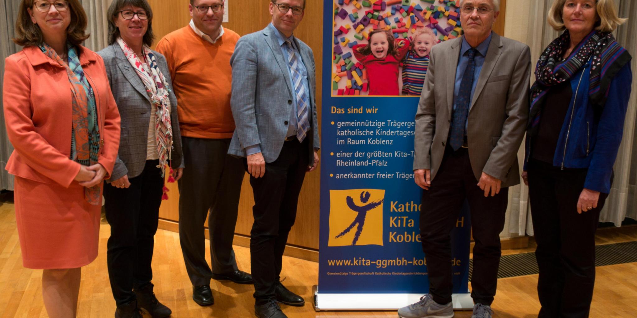 Mechthild Schabo (Aufsichtsratsvorsitzende), Angela Thelen (Steuerungsbüro Bistum Trier, Vertreterin des Mehrheitsgesellschafters), Boris Adams (Mitglied im Aufsichtsrat), Georg Binninger (Steuerungsbüro Bistum Trier, Vertreter des Mehrheitsgesellschafters), Willi Kaspari und Sabine Theisen (Geschäftsführung) bei der Gesellschafterversammlung (v.links).