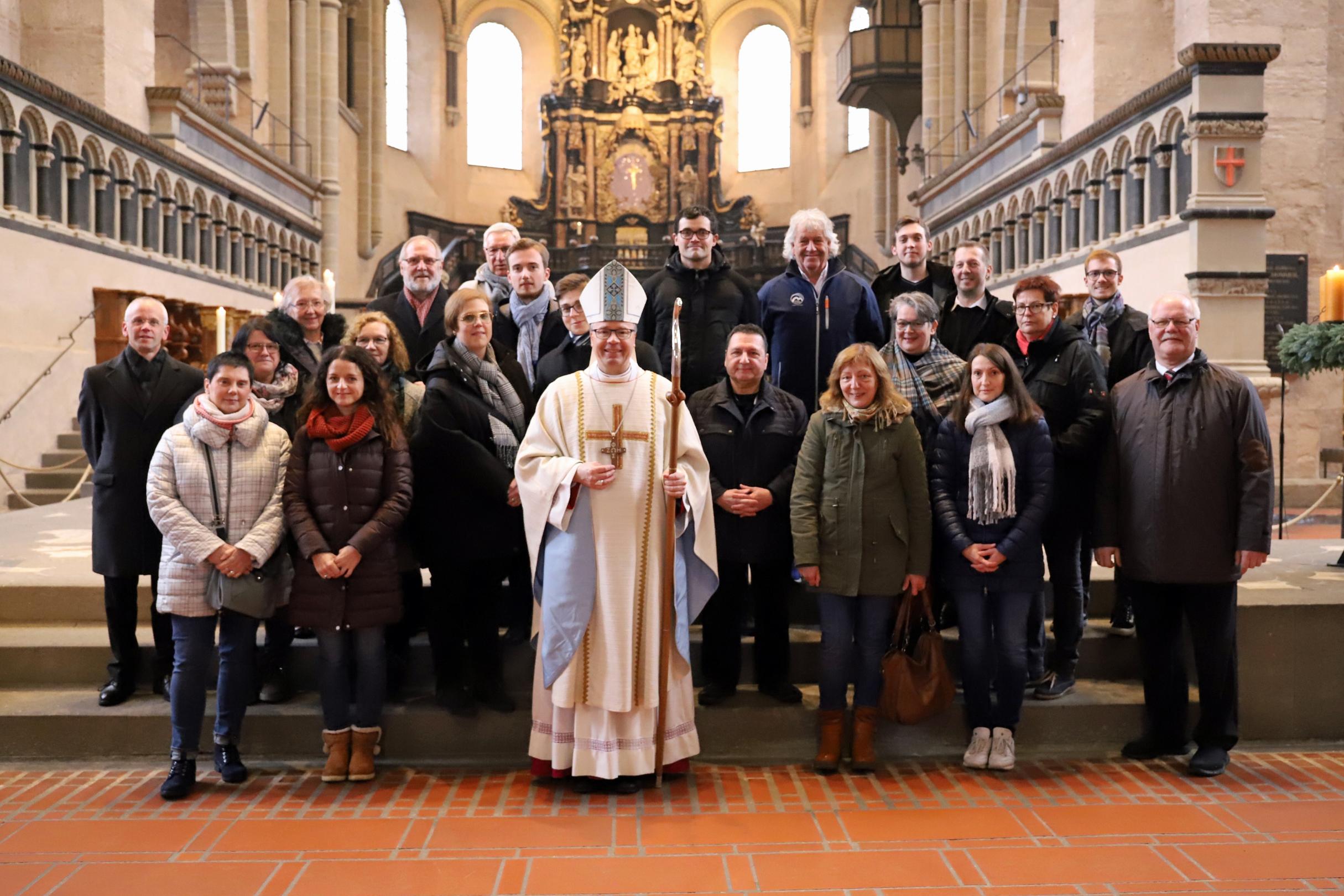 Gruppenbild_Kuester_mitBischof_191207_ih