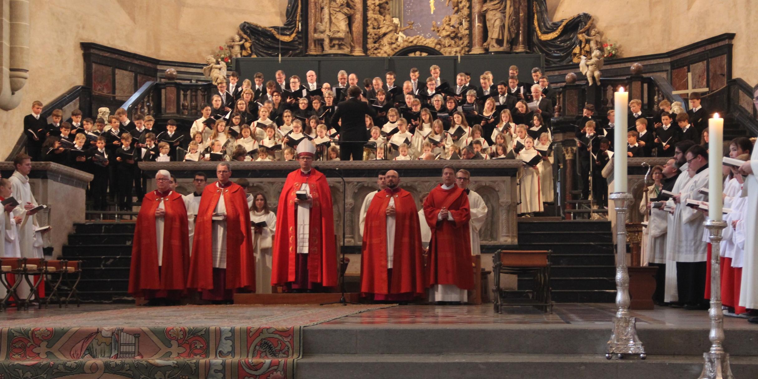 Feierliche Vesper zum Abschluss der Heilig-Rock-Tage im Trierer Dom