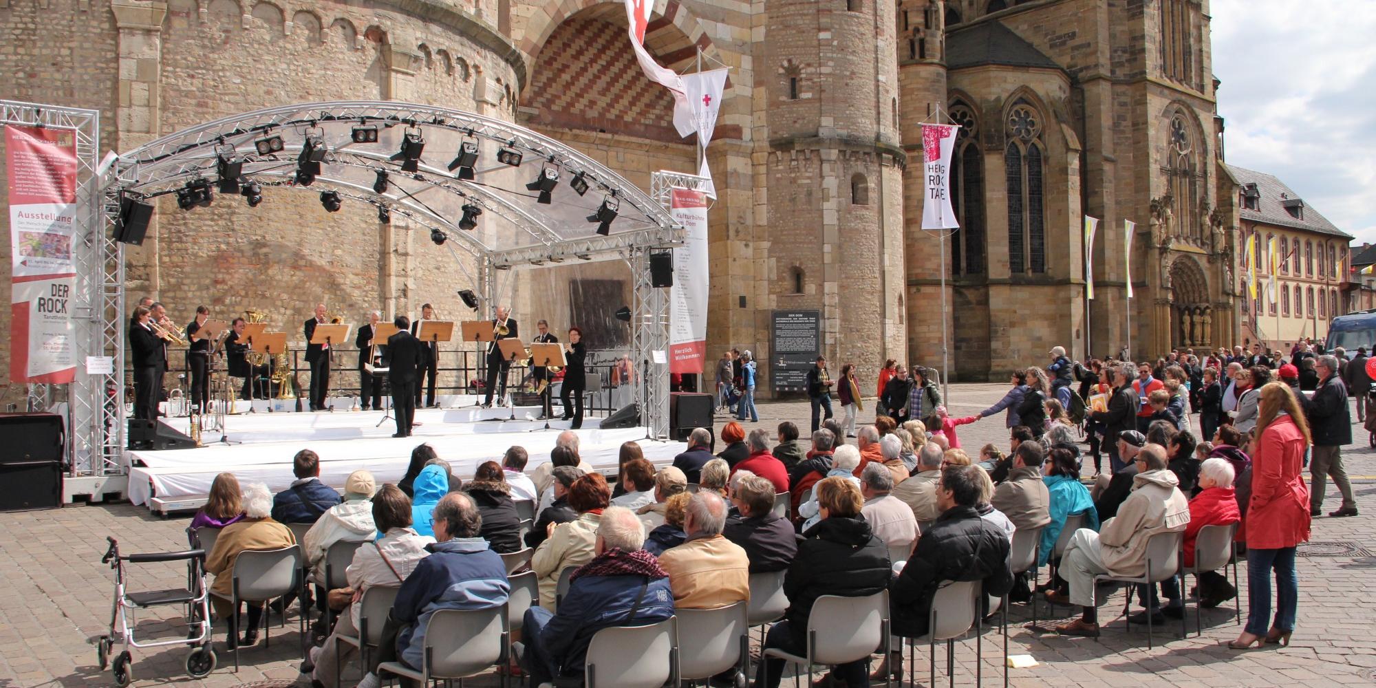 Die Kulturbühne am Dom.