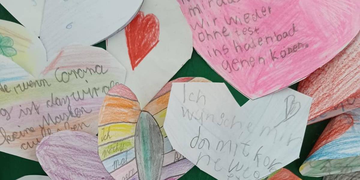 Grundschüler aus Gisingen haben sich an der Aktion Hoffnungsbaum beteiligt. Foto: Schule