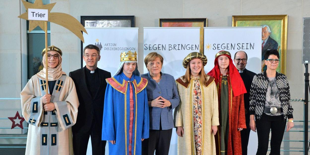 (v.l.): Matthias Weber, Prälat Dr. Krämer, Simon Kuhn, Bundeskanzlerin Angela Merkel, Johanna Darm, Henning Darm, Pfarrer Dirk Bingener, Judith Weber [Foto: Judith Weber]