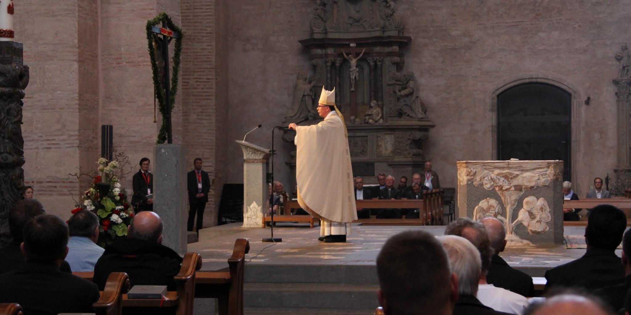 Bischof Ackermann beim Gottesdienst mit den Priestern