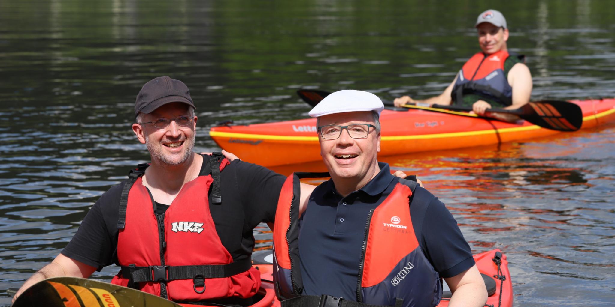 Bischof Dr. Stephan Ackermann und Präses Thorsten Latzel bei der Abfahrt in Schoden an der Saar