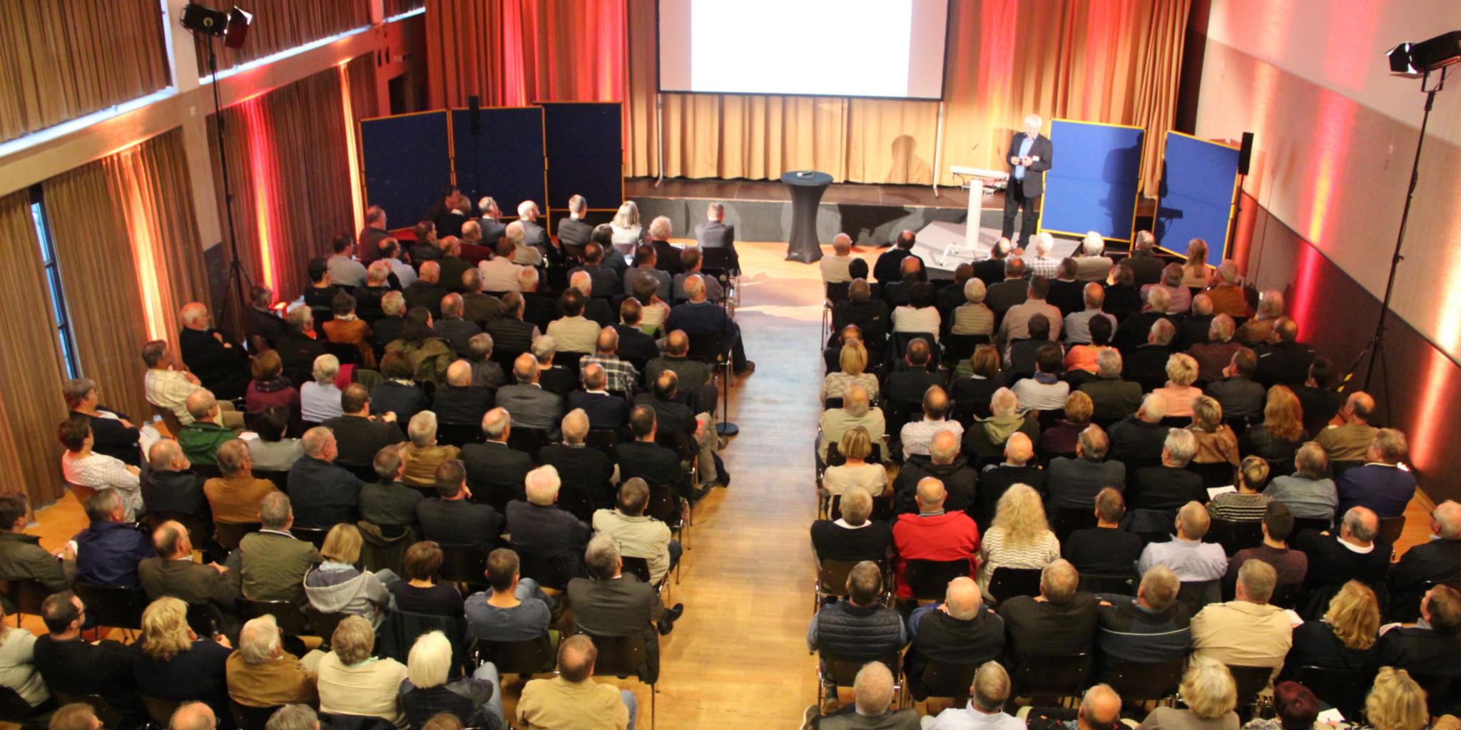 Rund 300 Frauenund Männer waren in Adenau bei der Infoveranstaltung.