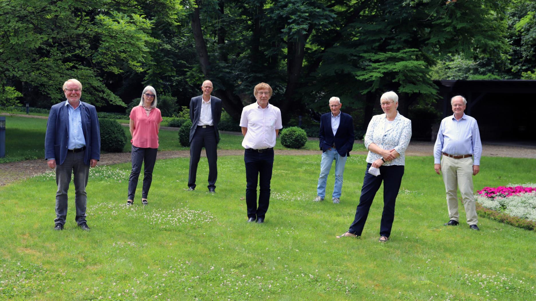vlnr. Herbert Heyd, Dr. Petra Hank, Prof. Dr. Lutz Raphael, Dr. Uwe Christoffer, Dr. Karl-Horst Wirz, Dr. Monica Sinderhauf, Professor Dr. Gerhard Robbers (Foto: Judith Rupp/Bistum Trier)