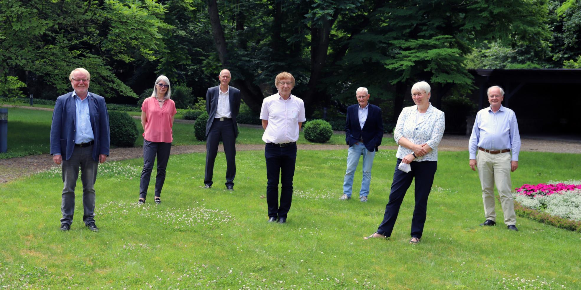 vlnr. Herbert Heyd, Dr. Petra Hank, Prof. Dr. Lutz Raphael, Dr. Uwe Christoffer, Dr. Karl-Horst Wirz, Dr. Monica Sinderhauf, Professor Dr. Gerhard Robbers (Foto: Judith Rupp/Bistum Trier)