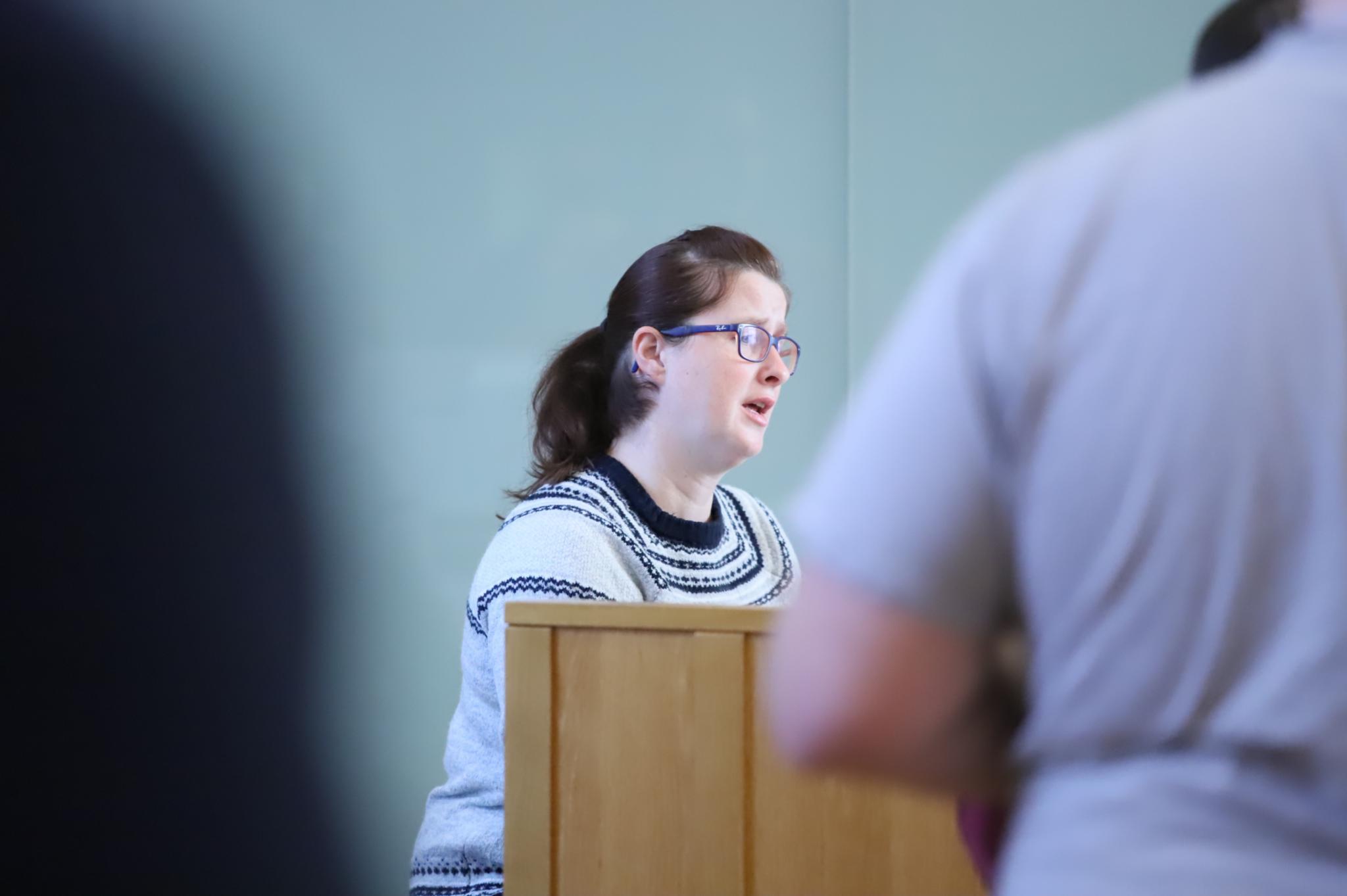 Organistin Clara Boor spielt seit 19 Jahren die Orgel in Gottesdiensten in der JVA Wittlich.