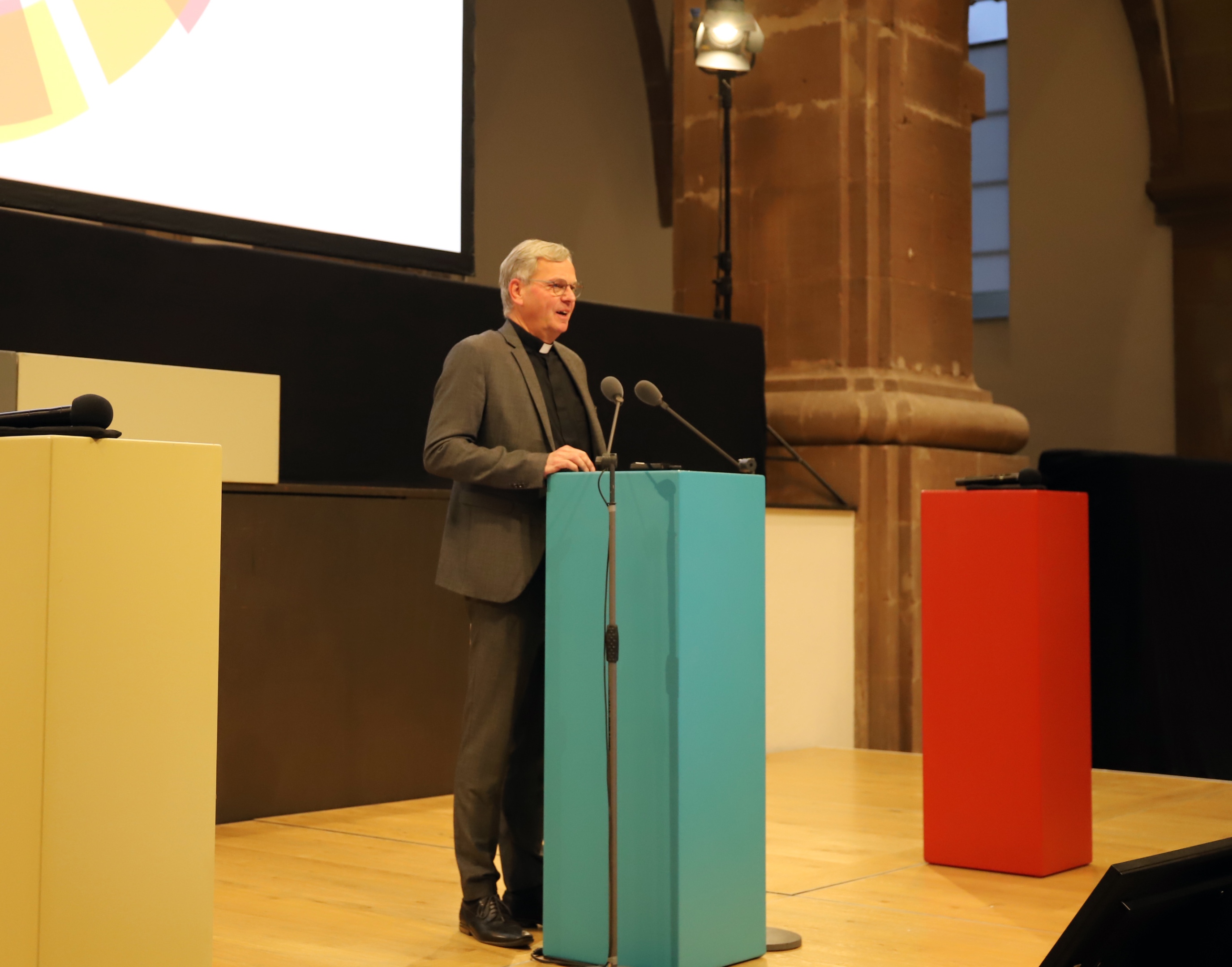 Generalvikar von Plettenberg erläuterte die Rahmenbedingungen (Fotos: J. Rupp/Bistum Trier)