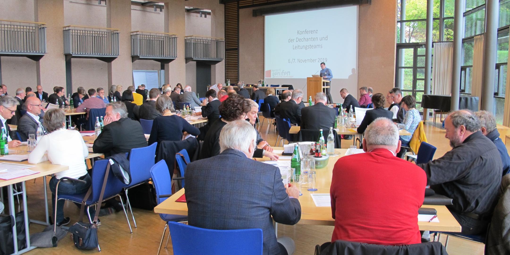 Zum ersten Mal tagten Dechanten, Leitungsteams und Bistumsleitung gemeinsam.