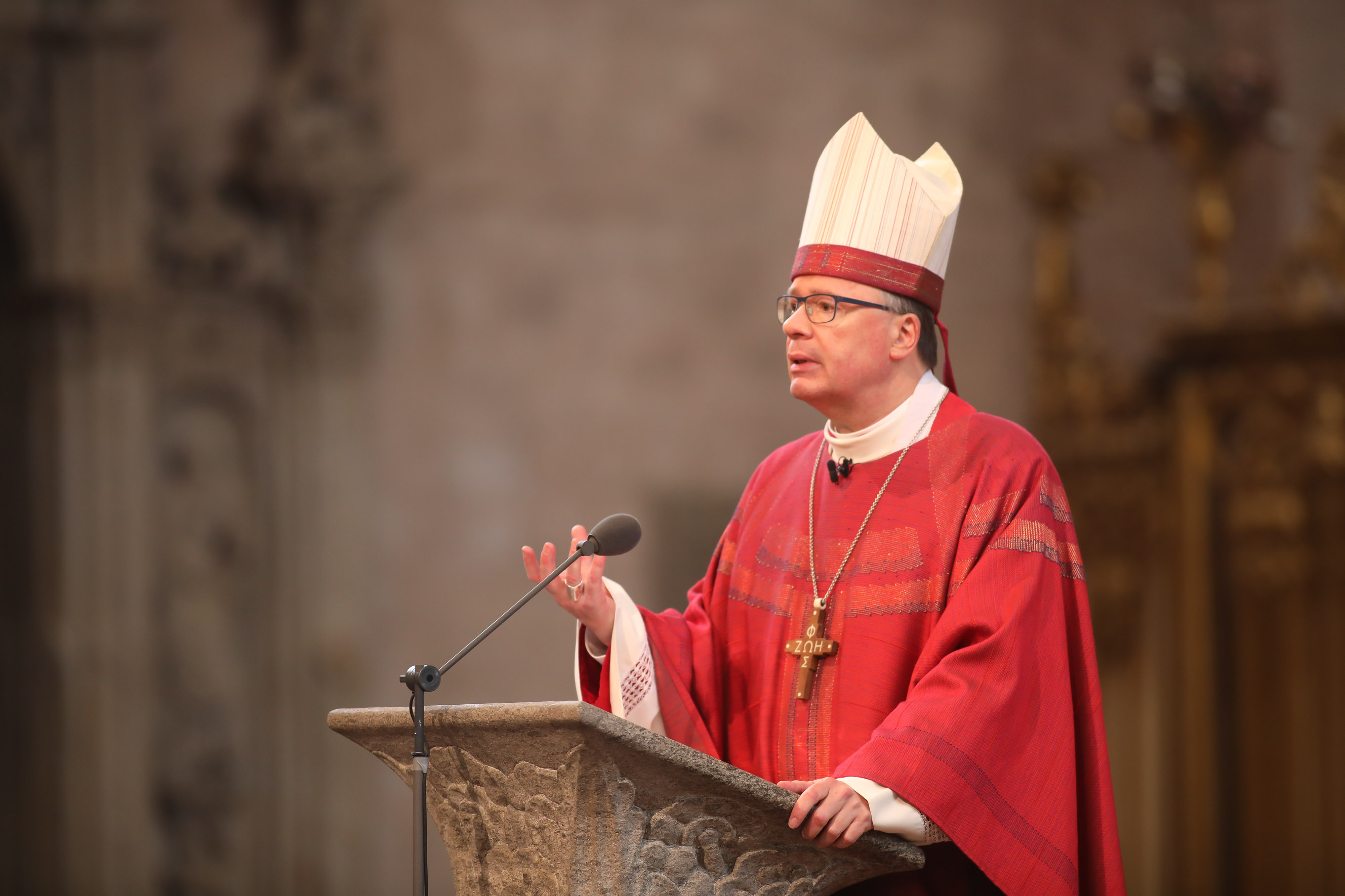 Bischof Ackermann bei der Predigt