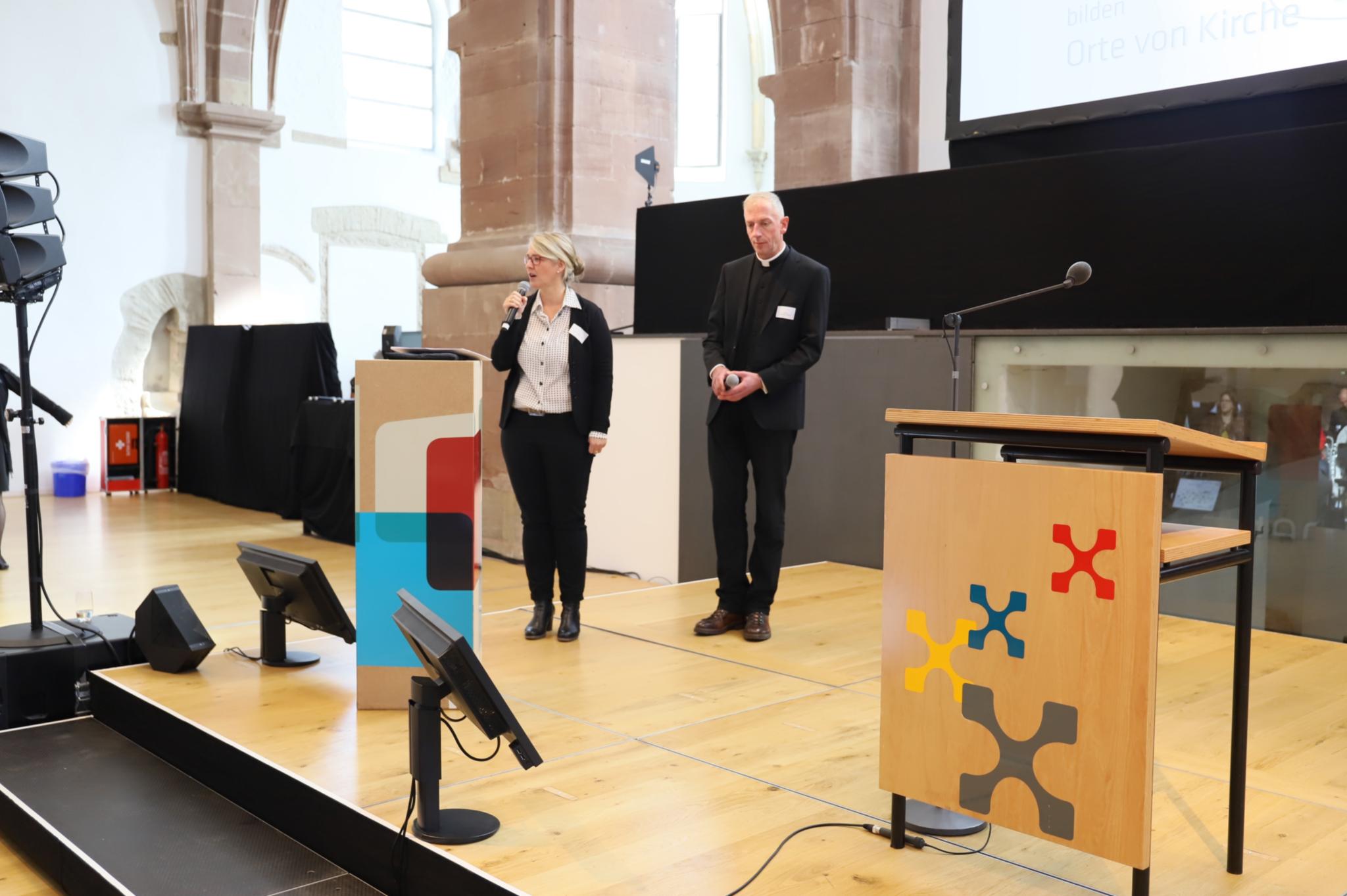 Pastoralreferentin Nicole Stockschlaeder und Dechant Benedikt Welter