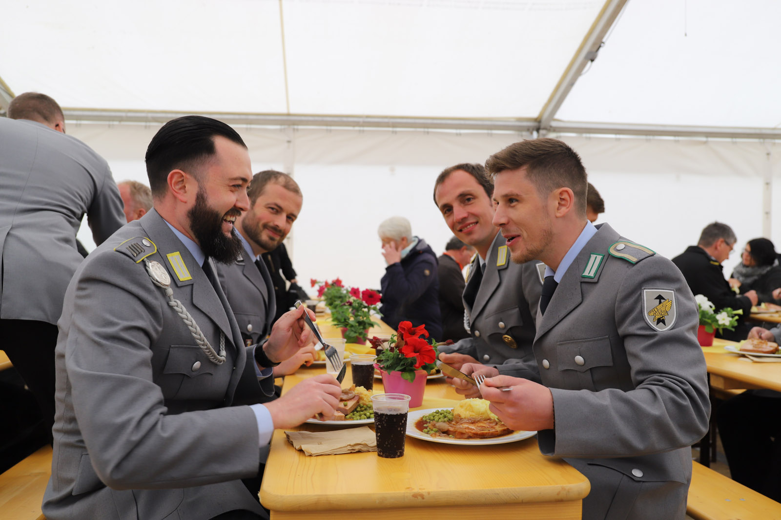Beim gemeinsamen Mittagessen
