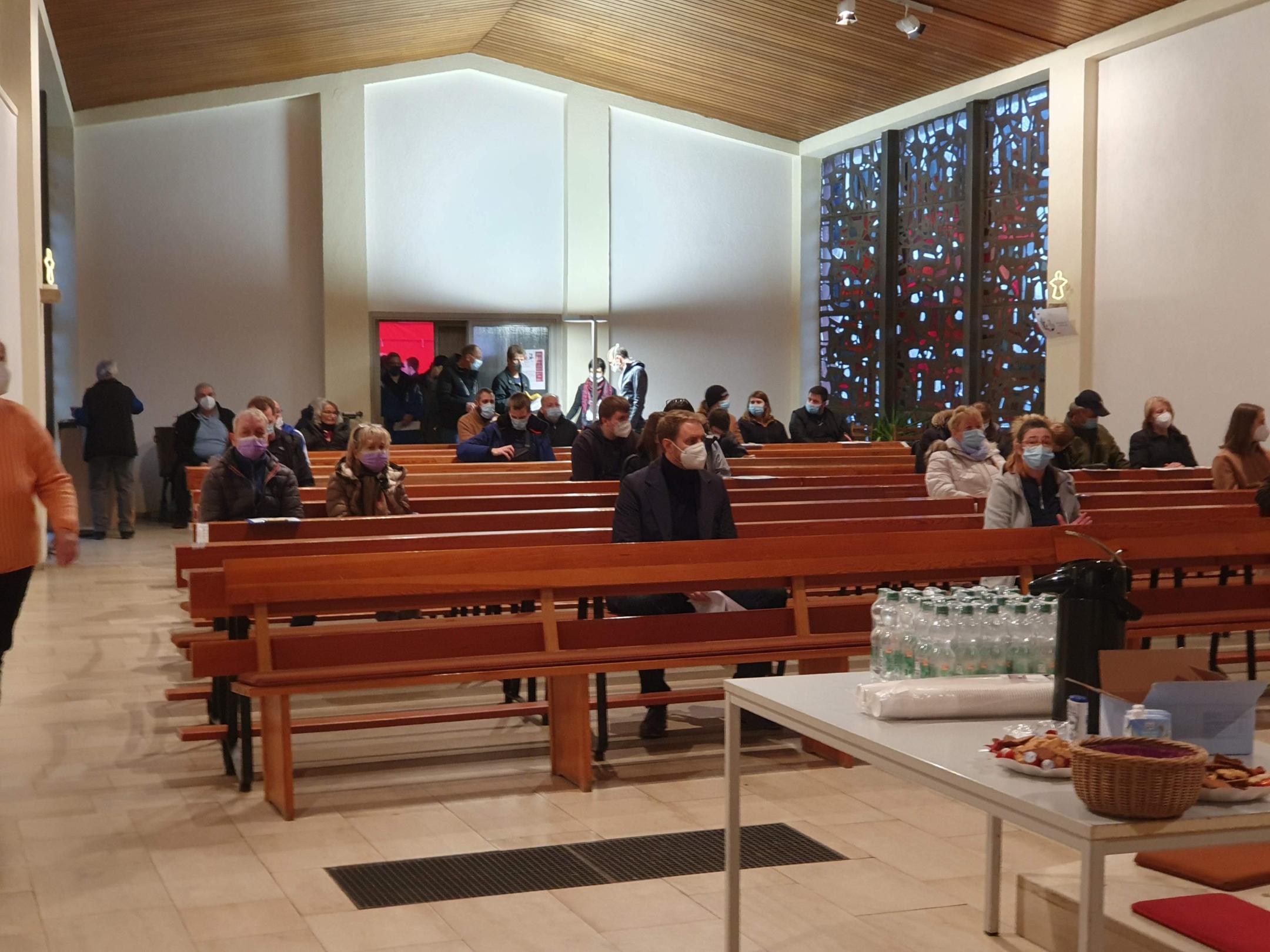 Das Kirchenschiff diente als Wartebereich. Foto: Kirchengemeinde