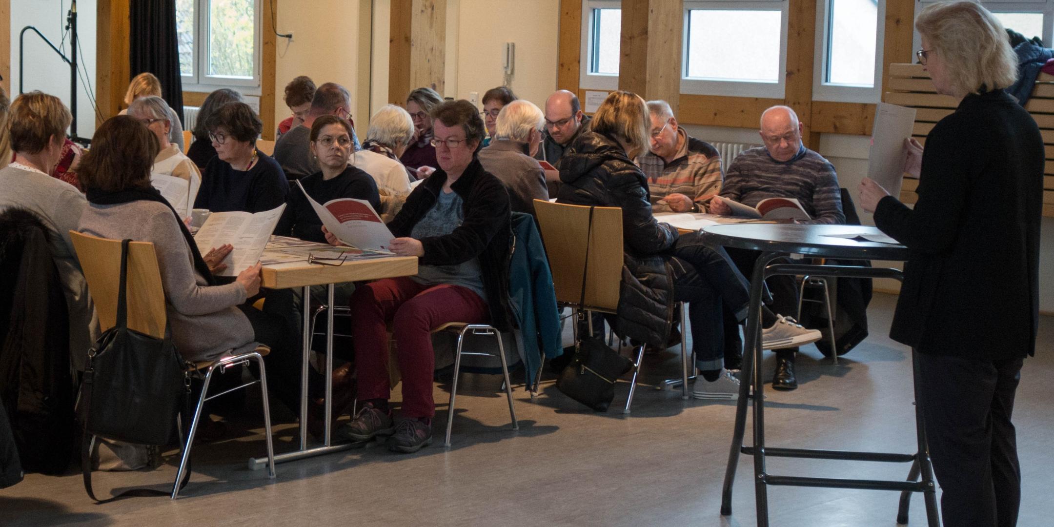 Direktorin Andrea Gerards bei der Infoveranstaltung in Rüber