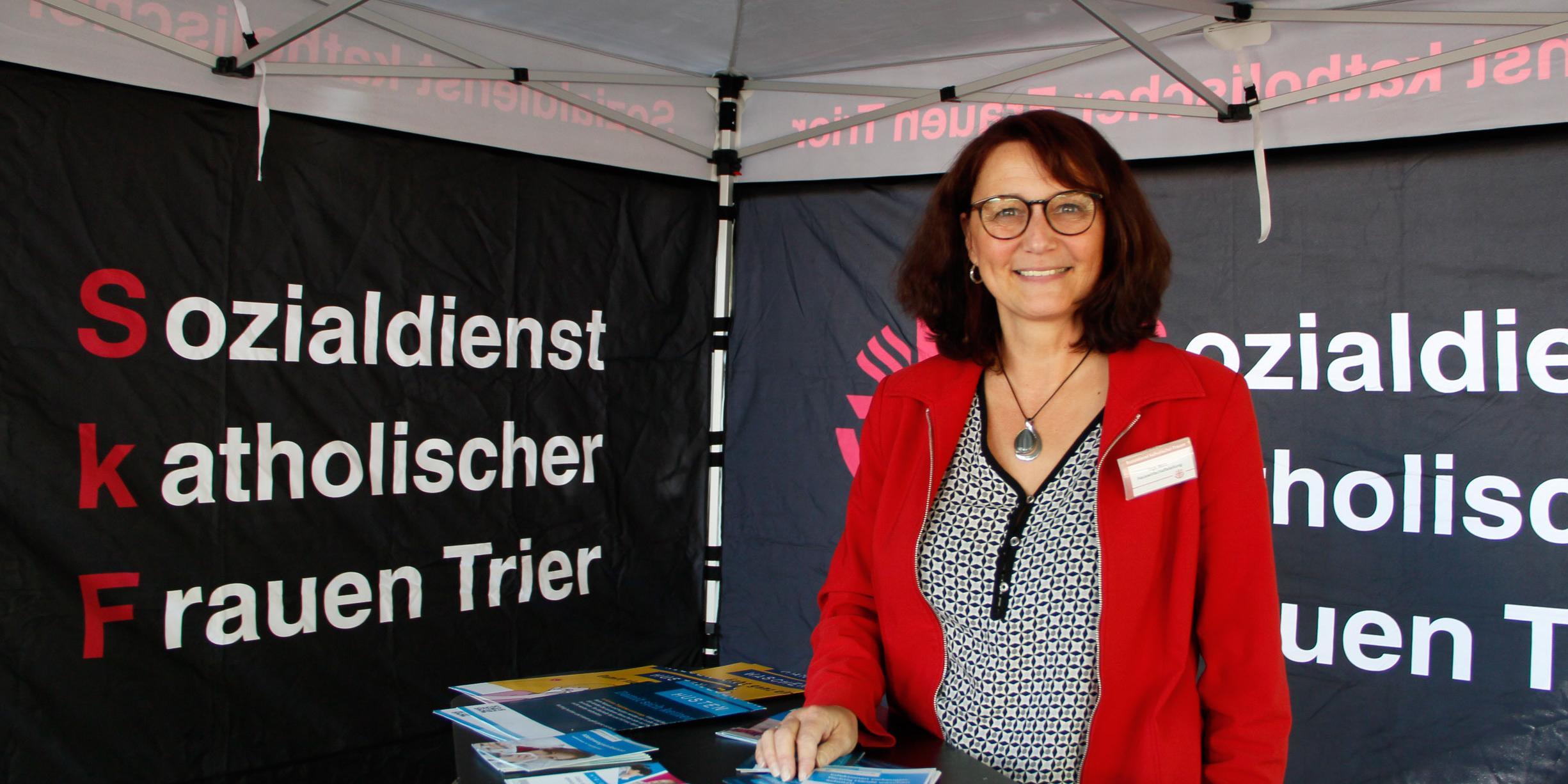 Inge Merz leitet das Hauswritschaftsteam des SkF. Elf Reinigungskräfte und sechs Hauswritschaftskräfte gehören dazu. Sie haben sowieso schon hohe Hygienestandards in den Heimen, dem Schulhort und den Kitas, sagt Merz.