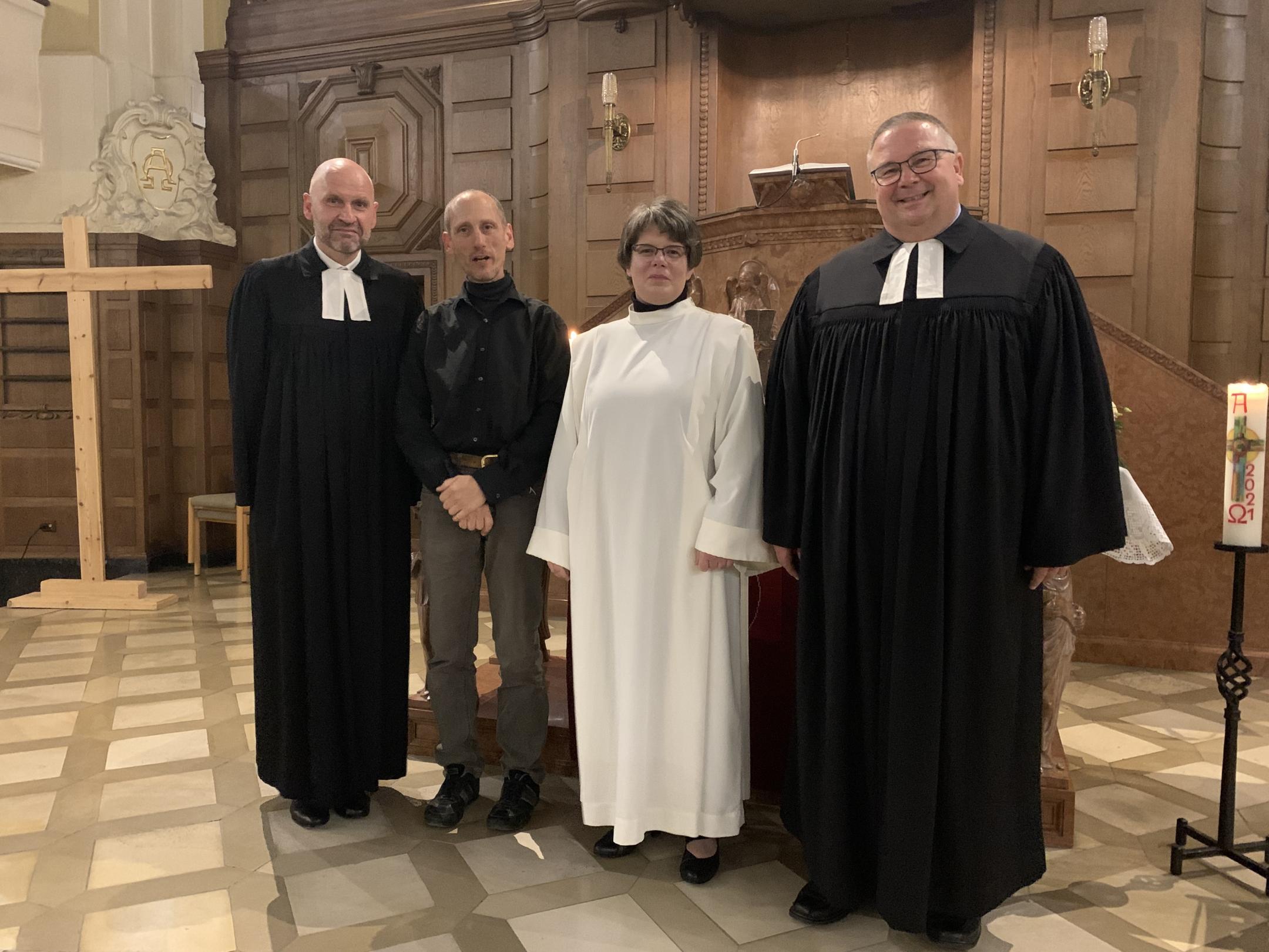 Den ökumenischen Gottesdienst am Reformationstag in Völklingen organisierten Pfarrer Johann Christoph Schmidt, Organist Lutz Gillmann, Gemeindereferentin Andrea Schwindling und Pastor Klaus Köhler. Bildquelle: Ute Kirch / Bistum Trier