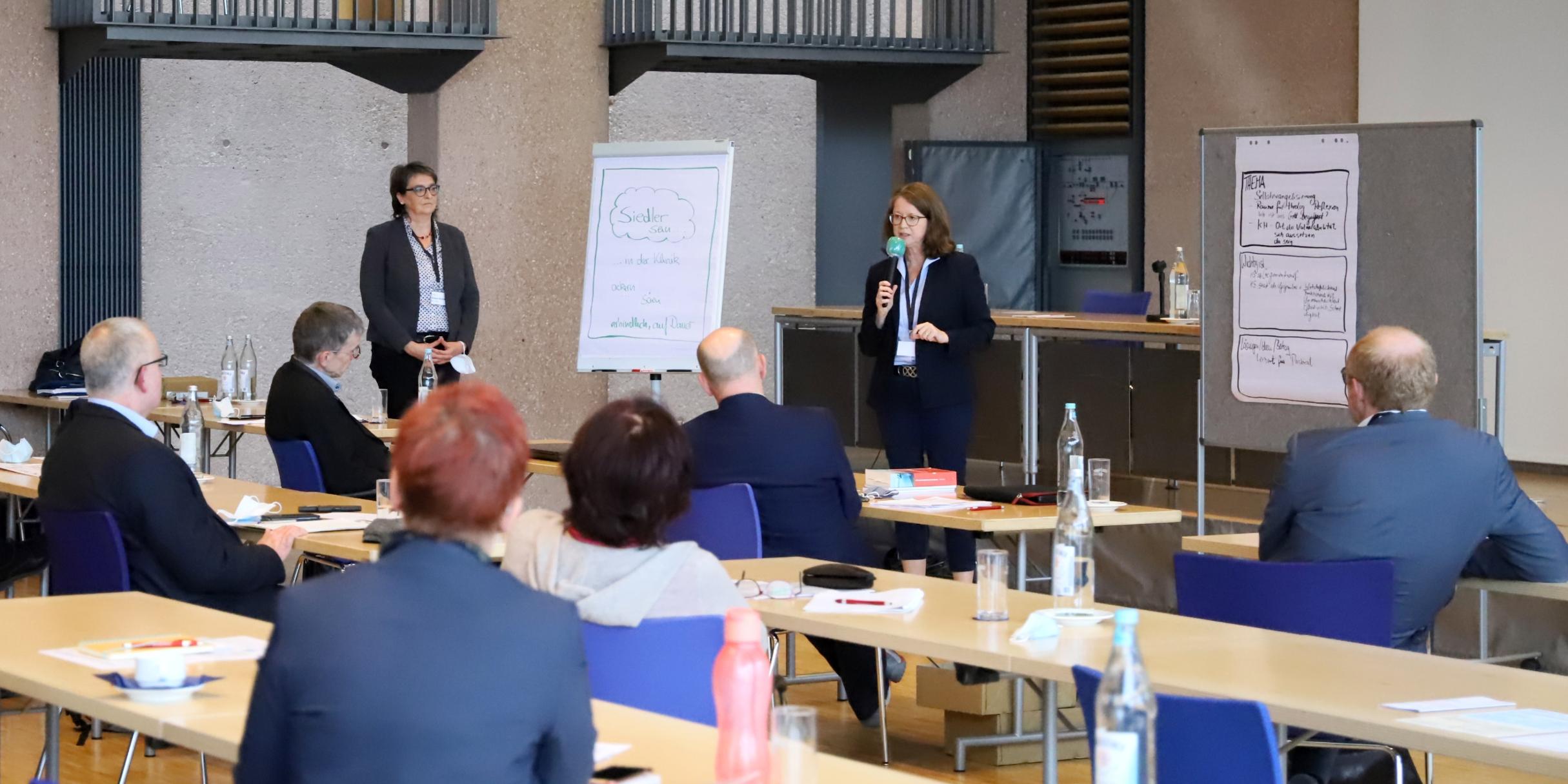 Mechthild Schabo, Direktorin des Bereichs Pastoral und Gesellschaft im BGV Trier, dankte den Seelsorgerinnen und Seelsorgern für ihren Einsatz, besonders auch zu Zeiten der Corona-Krise.