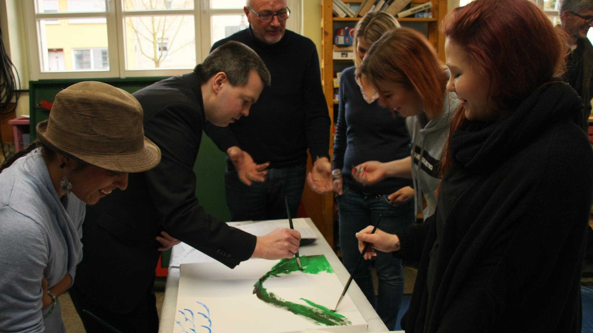 Jugendpfarrer Martin Laskewicz (2.v.li.) mit anderen Teilnehmern beim Josefstag in Sinzig (jf)