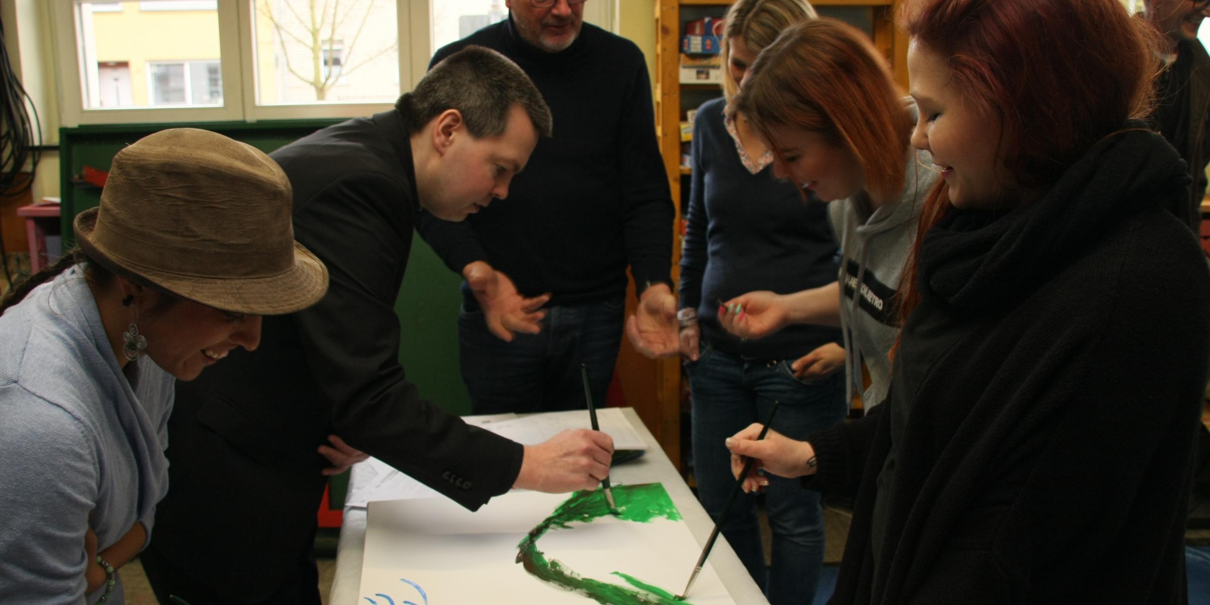 Jugendpfarrer Martin Laskewicz (2.v.li.) mit anderen Teilnehmern beim Josefstag in Sinzig (jf)